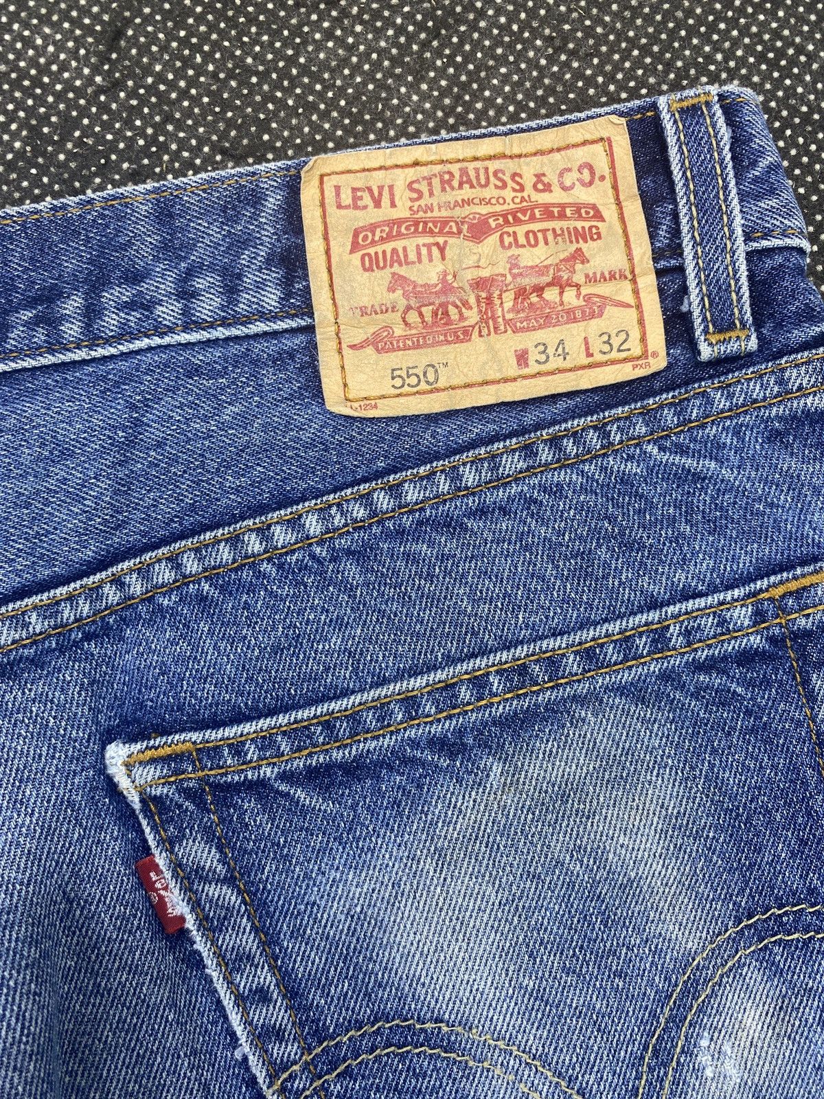 Levi's VINTAGE LEVIS 550 BLUE WASH JEANS-J469 Size US 36 / EU 52 - 11 Thumbnail