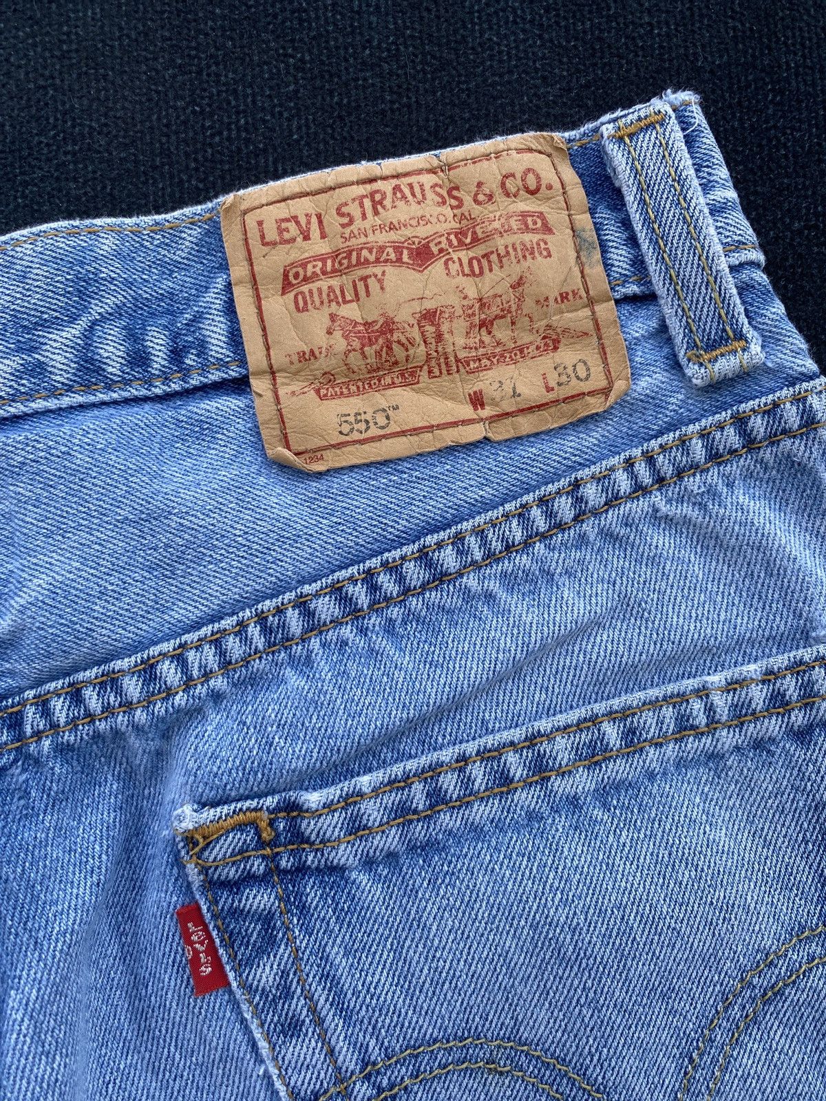 Levi's VINTAGE LEVIS 550 BLUE WASH JEANS-J459 Size US 31 - 11 Thumbnail