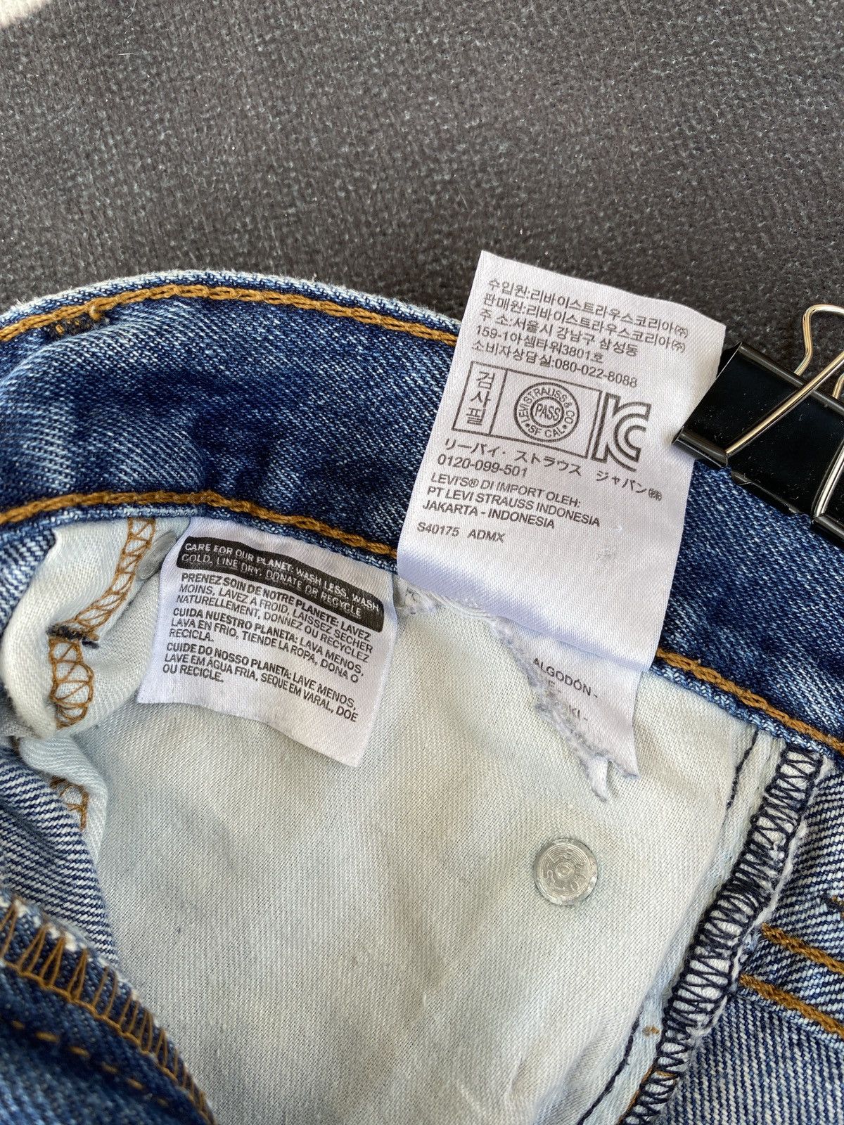 Levi's VINTAGE LEVIS 550 DIRTY BLUE JEANS JEANS-J465 Size US 31 - 7 Thumbnail