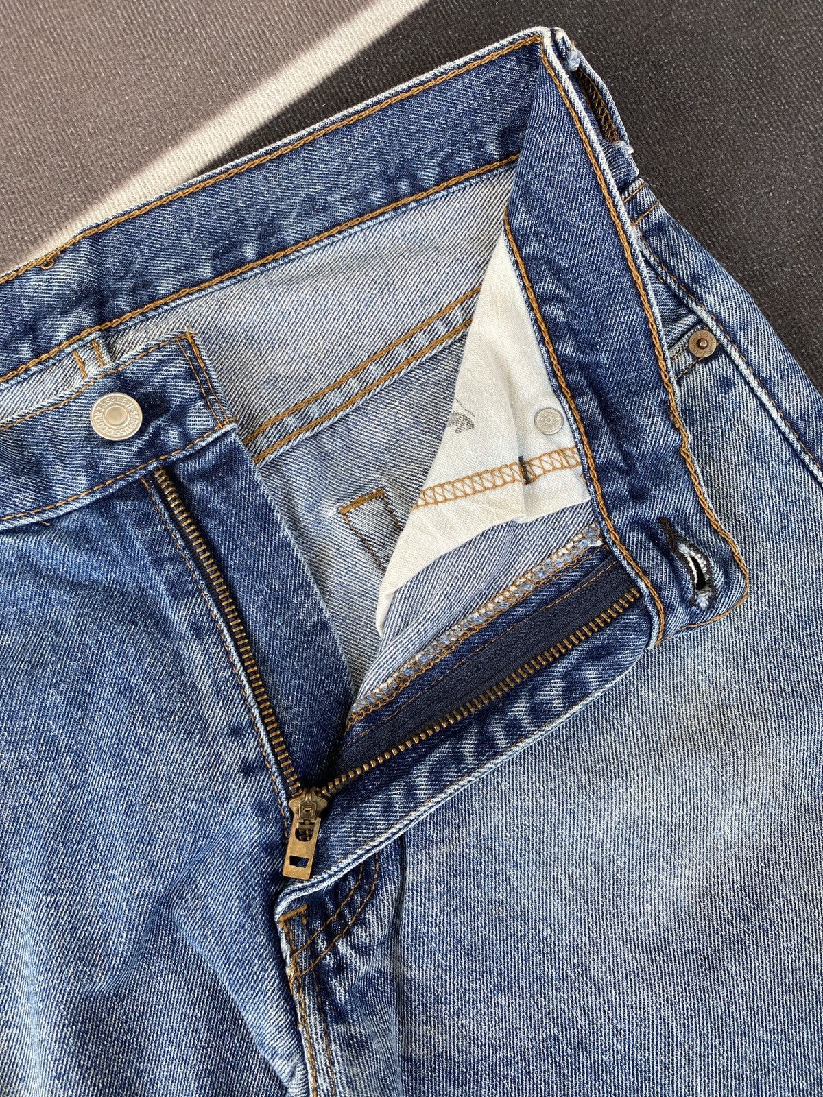 Levi's VINTAGE LEVIS 550 DIRTY BLUE JEANS JEANS-J465 Size US 31 - 5 Thumbnail
