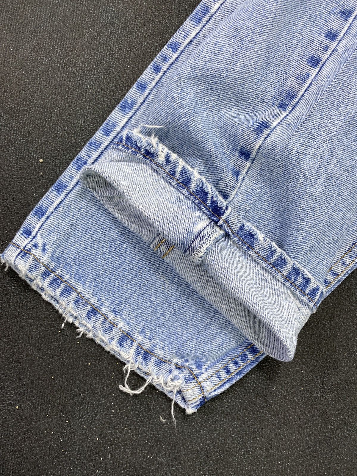 Levi's VINTAGE LEVIS 560 DISTRESSED BLUE WASH JEANS-J445 Size US 32 / EU 48 - 9 Thumbnail