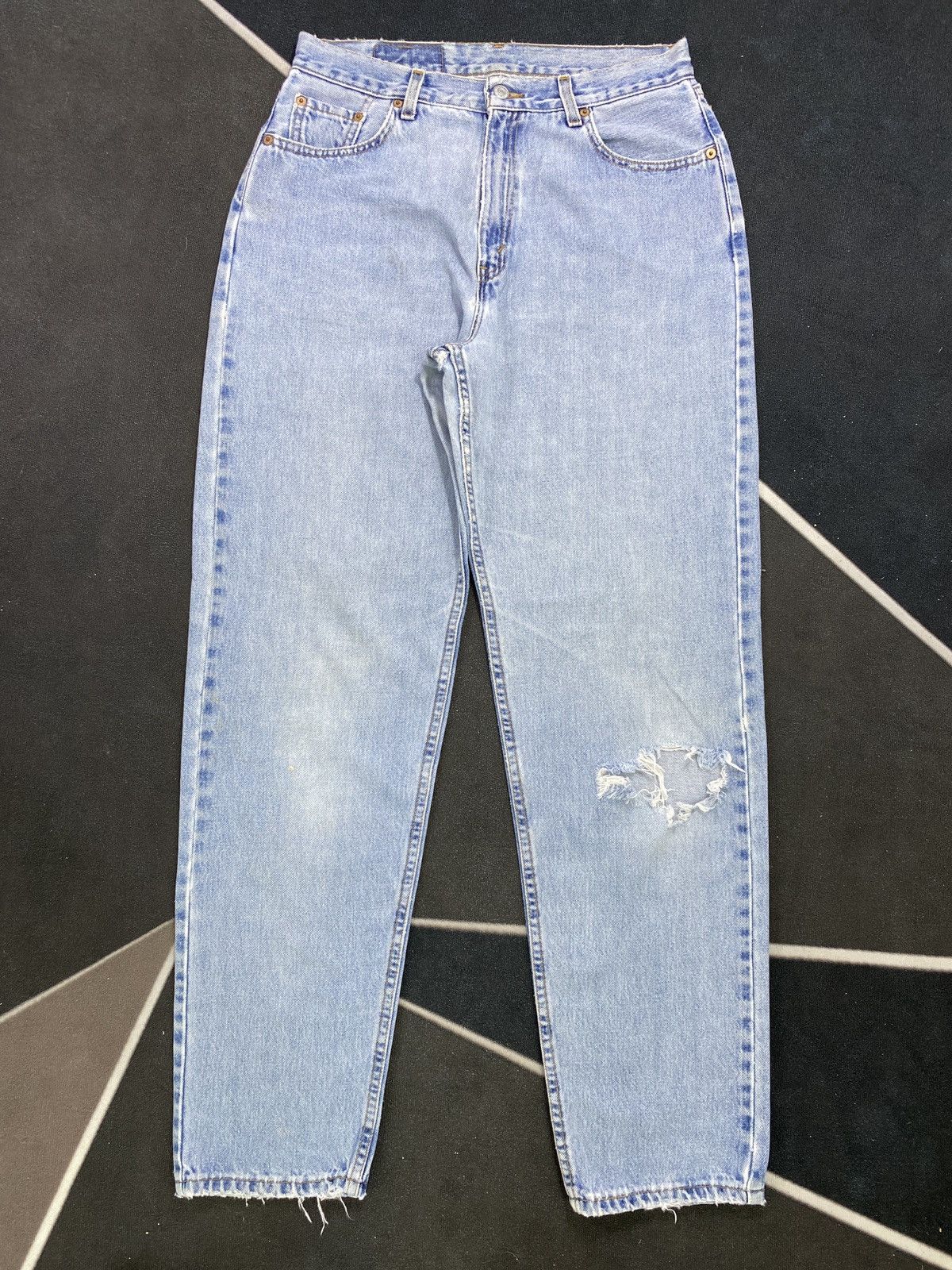 VINTAGE LEVIS 560 DISTRESSED BLUE WASH JEANS-J445