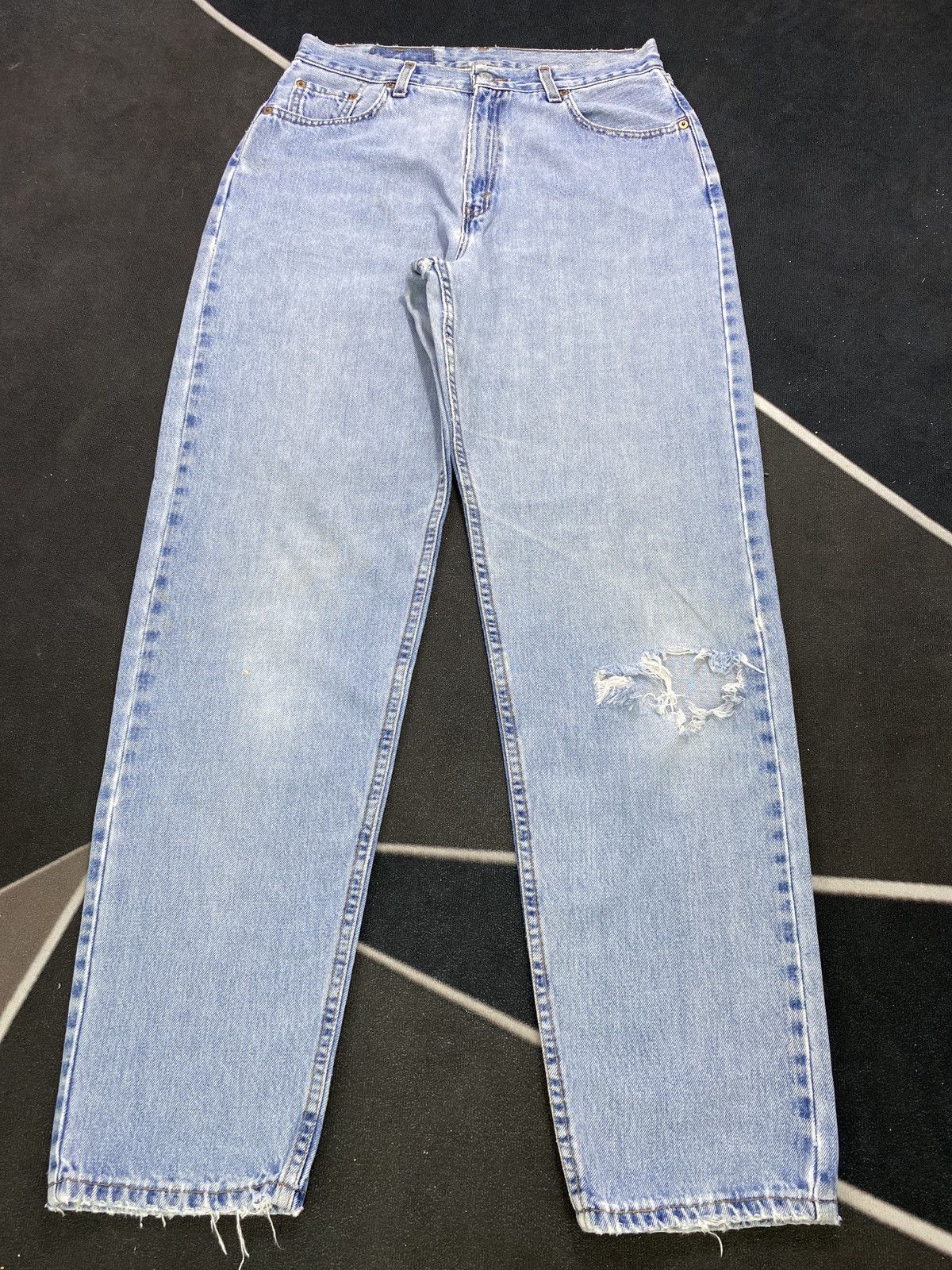 Levi's VINTAGE LEVIS 560 DISTRESSED BLUE WASH JEANS-J445 Size US 32 / EU 48 - 2 Thumbnail