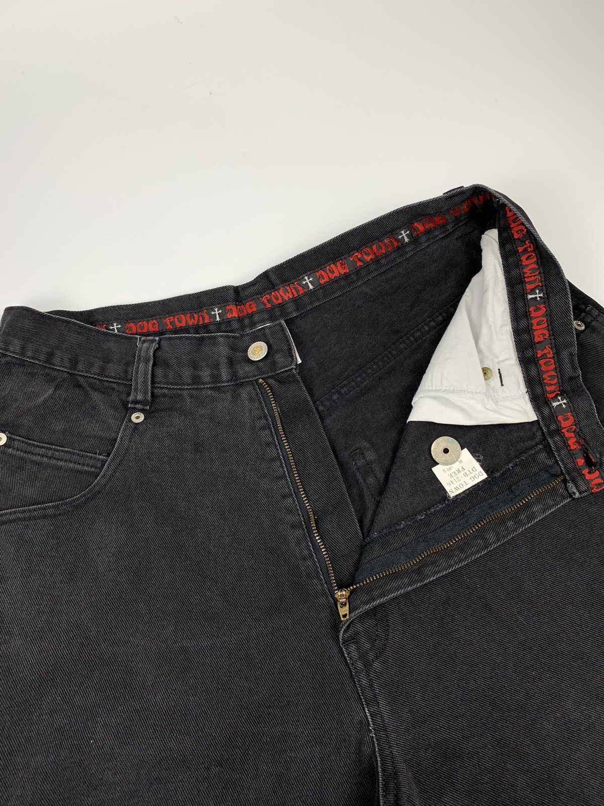 Dogtown × Japanese Brand Dogtown Iconic Metal Logo Baggy Short Pant Size US 31 - 5 Thumbnail