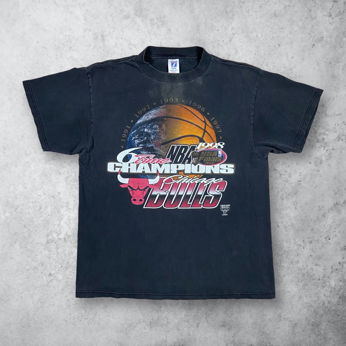 Chicago Bulls Ã Logo 7 Ã Vintage Vintage 1998 Chicago Bulls 6 Time NBA Champions T-Shirt | Grailed