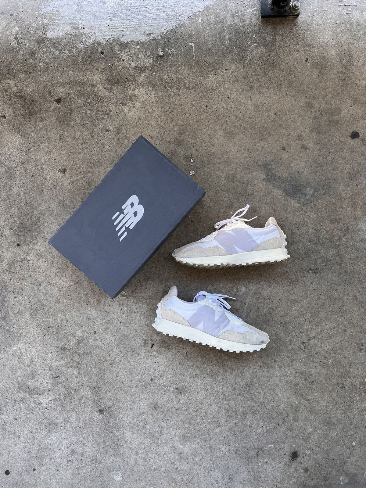New Balance × Vintage New Balance 327 Moonbeam Size US 9.5 / EU 42-43 - 1 Thumbnail
