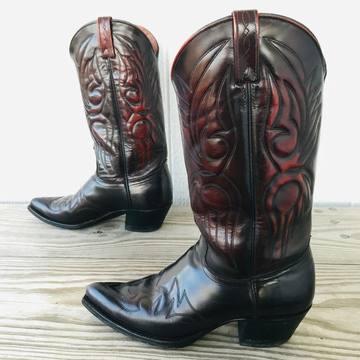 western pointed toe boots