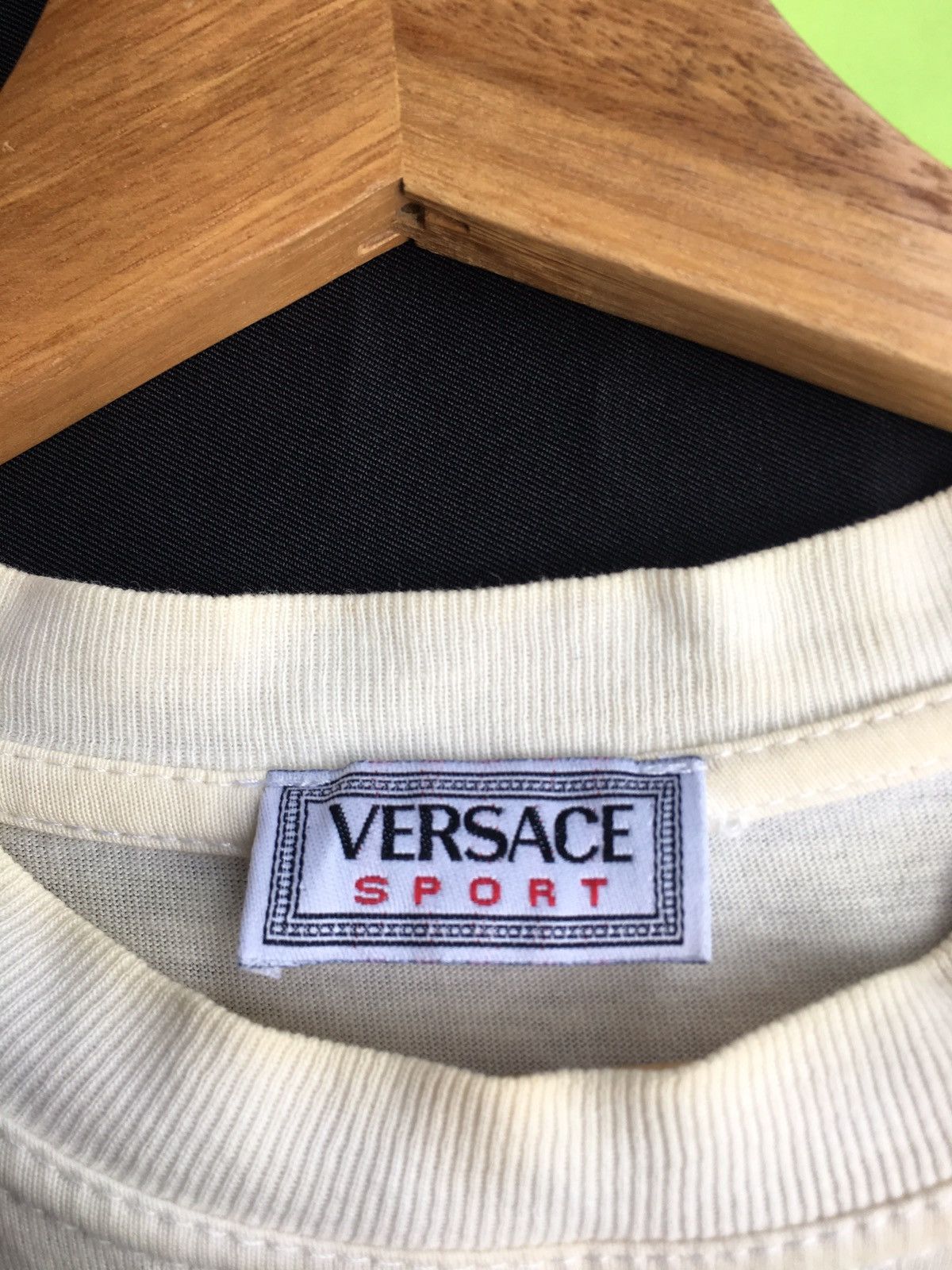 Versace Rare Vintage Versace Medusa Big Logo Tshirt Size US L / EU 52-54 / 3 - 11 Thumbnail