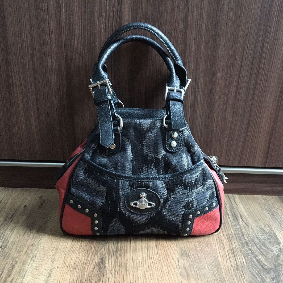 VIVIENNE WESTWOOD leather embossed Yasmin handbag