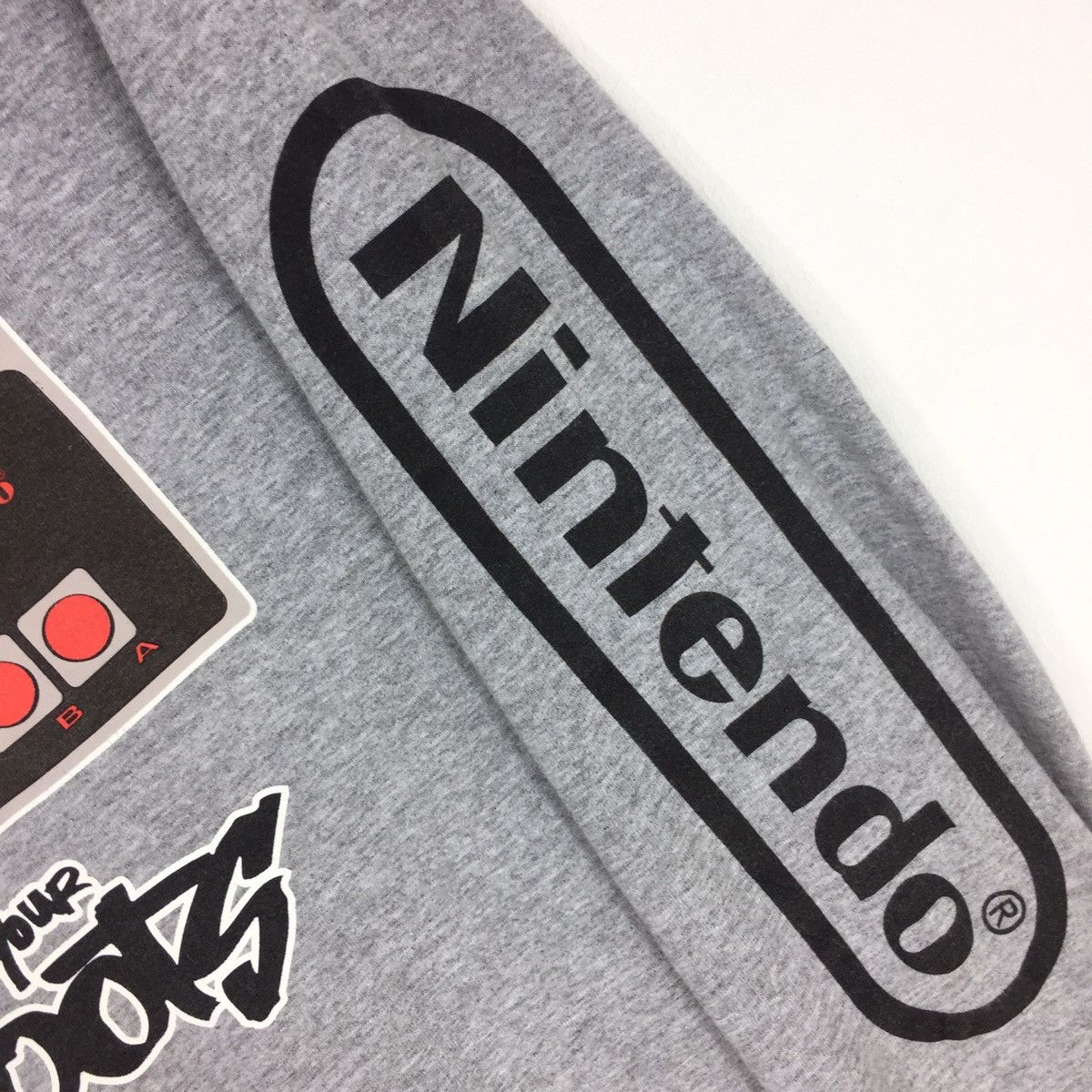 Nintendo × Vintage Vintage nintendo console NES Nintendo Entertainment System Size US M / EU 48-50 / 2 - 4 Thumbnail
