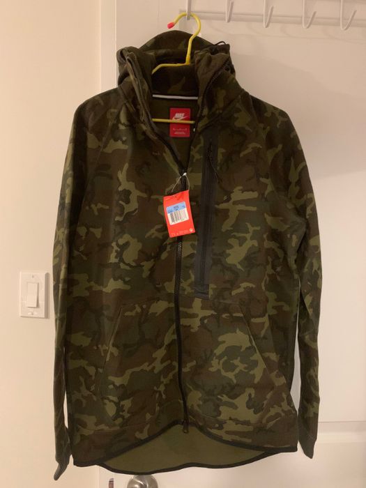 Nike tech fleece online camo windrunner