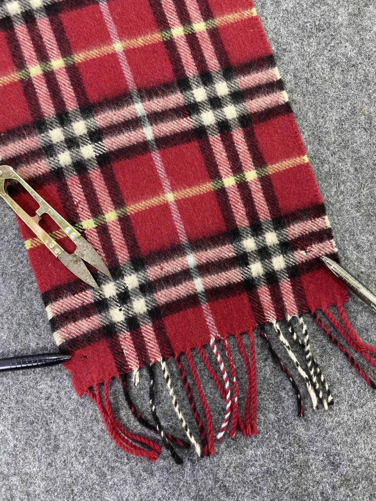 Burberry Burberry Scarf/Muffler/Neckwear -T127 Size ONE SIZE - 5 Thumbnail