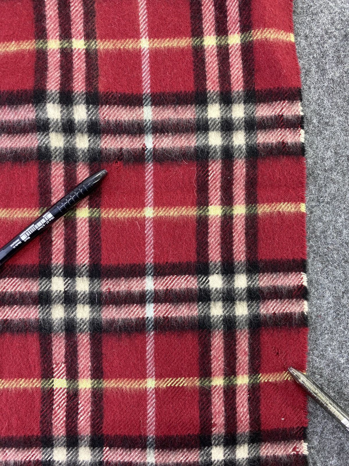 Burberry Burberry Scarf/Muffler/Neckwear -T127 Size ONE SIZE - 6 Thumbnail