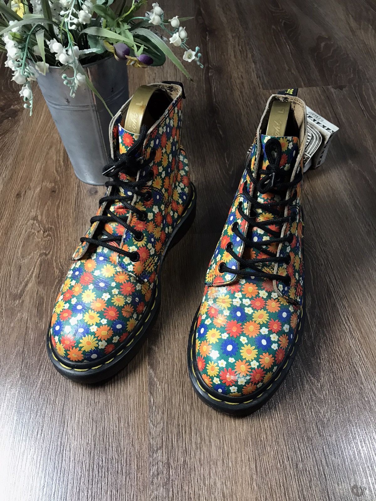 Dr. Martens Dr. Martens wmns Flower Boots Size US 5 / EU 37 - 1 Thumbnail