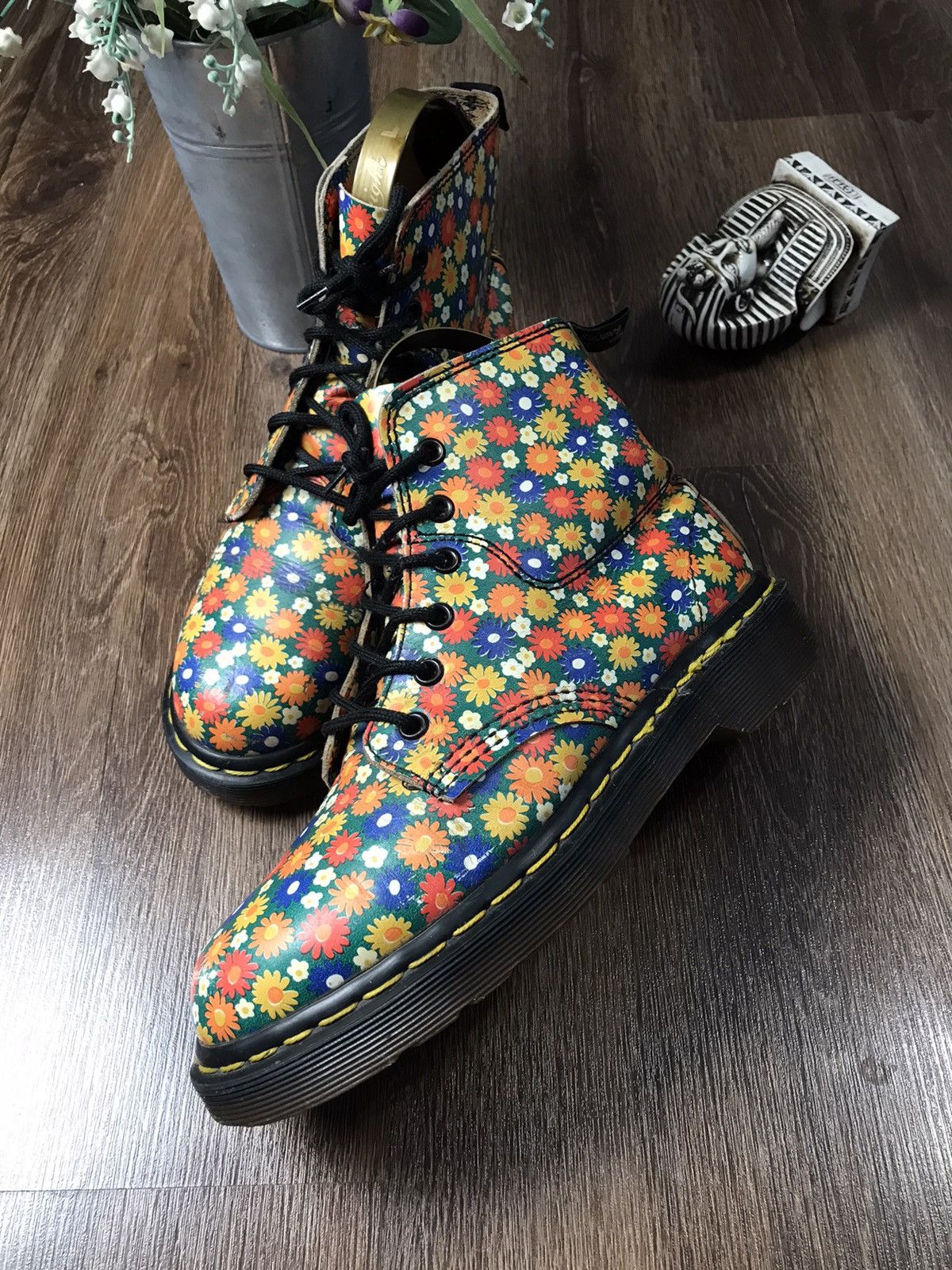 Dr. Martens Dr. Martens wmns Flower Boots Size US 5 / EU 37 - 2 Thumbnail
