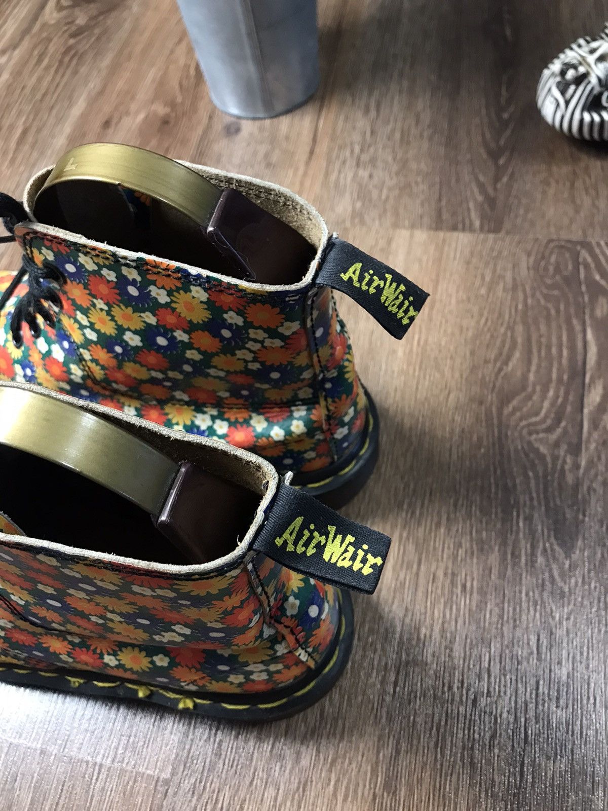 Dr. Martens Dr. Martens wmns Flower Boots Size US 5 / EU 37 - 3 Thumbnail