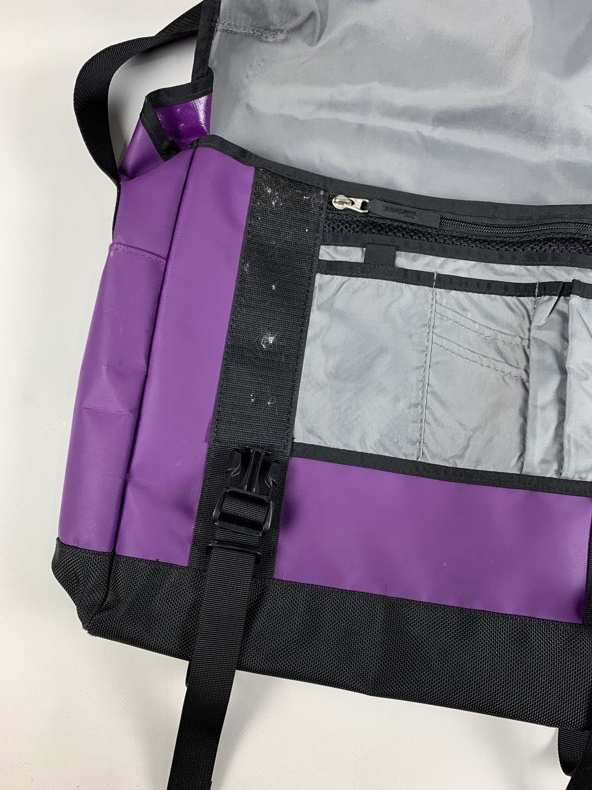 The North Face Vintage The North Face Purple Crossbody Messenger Bag Size ONE SIZE - 10 Thumbnail