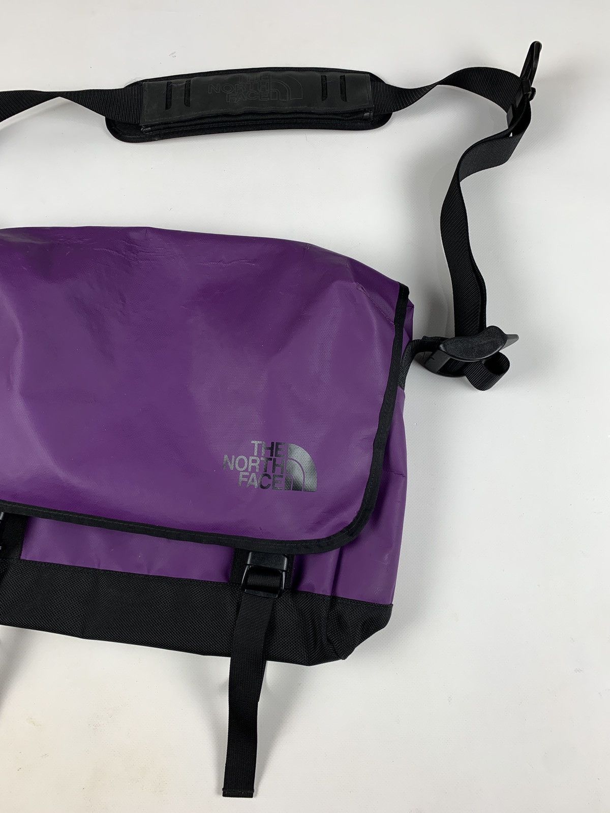 The North Face Vintage The North Face Purple Crossbody Messenger Bag Size ONE SIZE - 7 Thumbnail