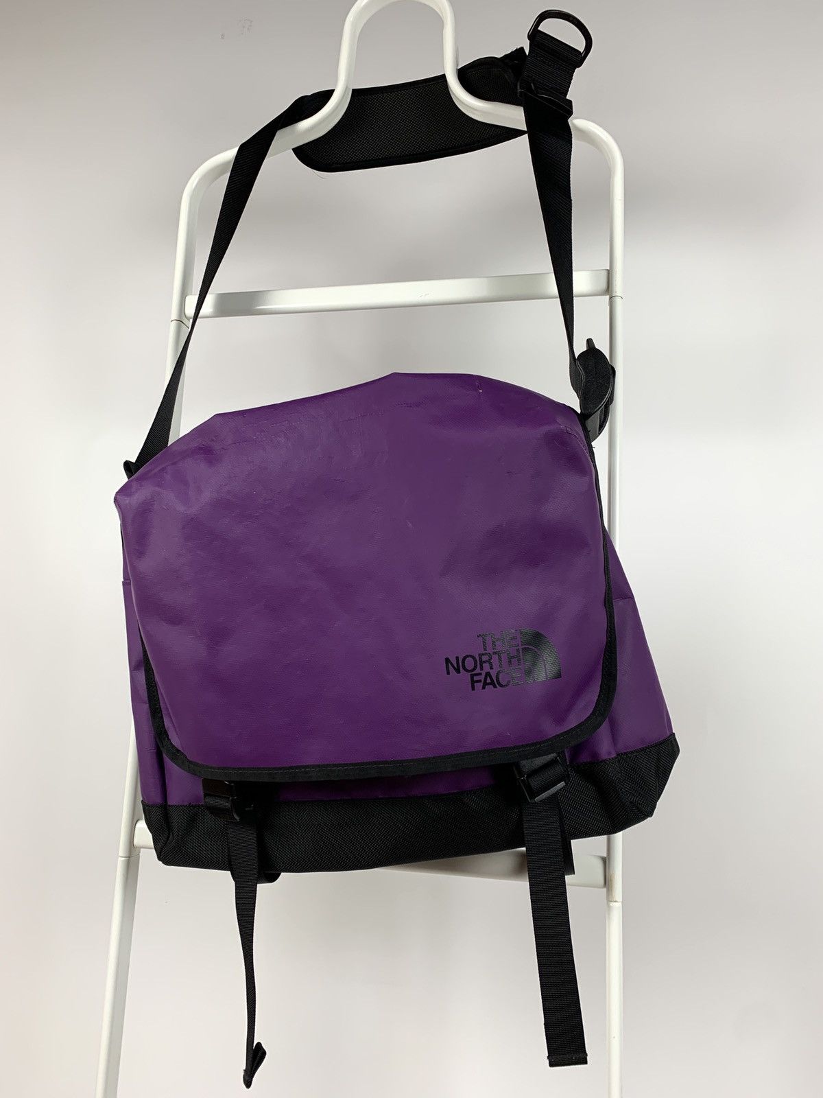The North Face Vintage The North Face Purple Crossbody Messenger Bag Size ONE SIZE - 2 Thumbnail