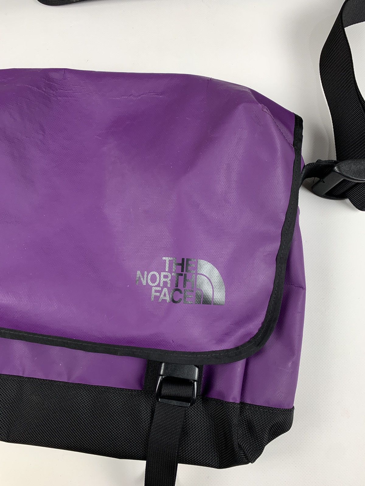 The North Face Vintage The North Face Purple Crossbody Messenger Bag Size ONE SIZE - 8 Thumbnail