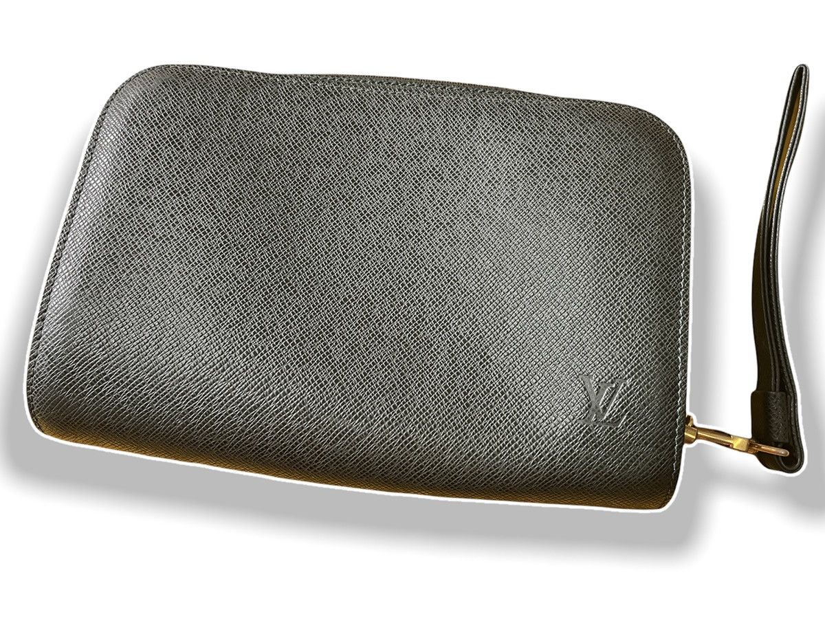 Leather × Louis Vuitton × Vintage Vintage 1980s LOUIS VUITTON Taiga Clutch Leather Size ONE SIZE - 1 Thumbnail