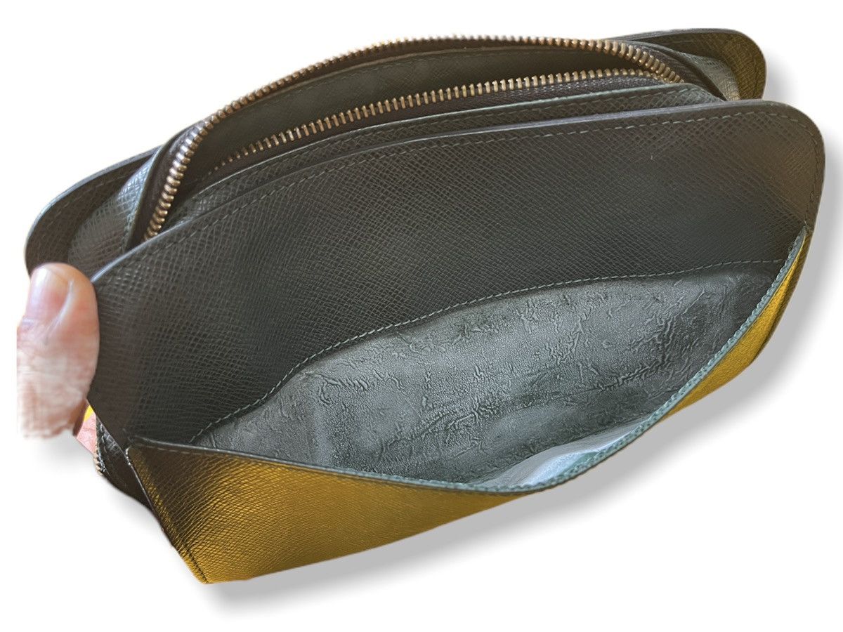 Leather × Louis Vuitton × Vintage Vintage 1980s LOUIS VUITTON Taiga Clutch Leather Size ONE SIZE - 9 Thumbnail