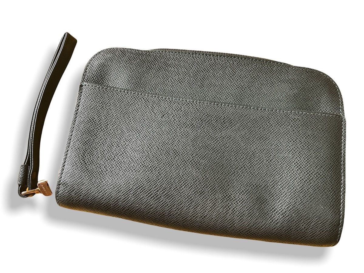 Leather × Louis Vuitton × Vintage Vintage 1980s LOUIS VUITTON Taiga Clutch Leather Size ONE SIZE - 14 Thumbnail