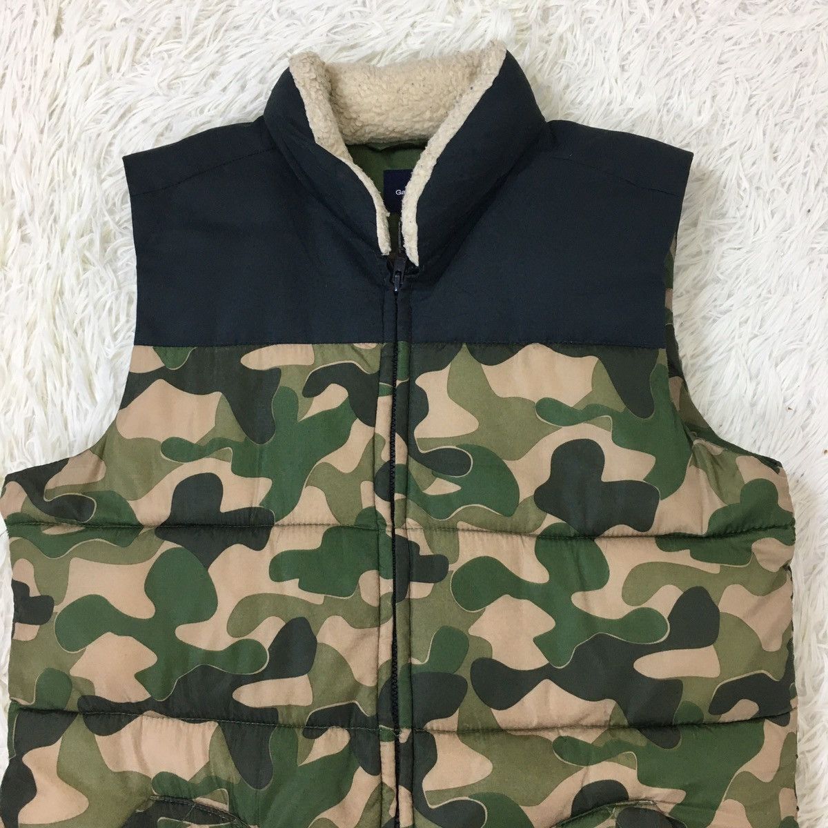 Gap Gap Duck Camo Puffer Vest Inspired By Bape Size US M / EU 48-50 / 2 - 4 Thumbnail