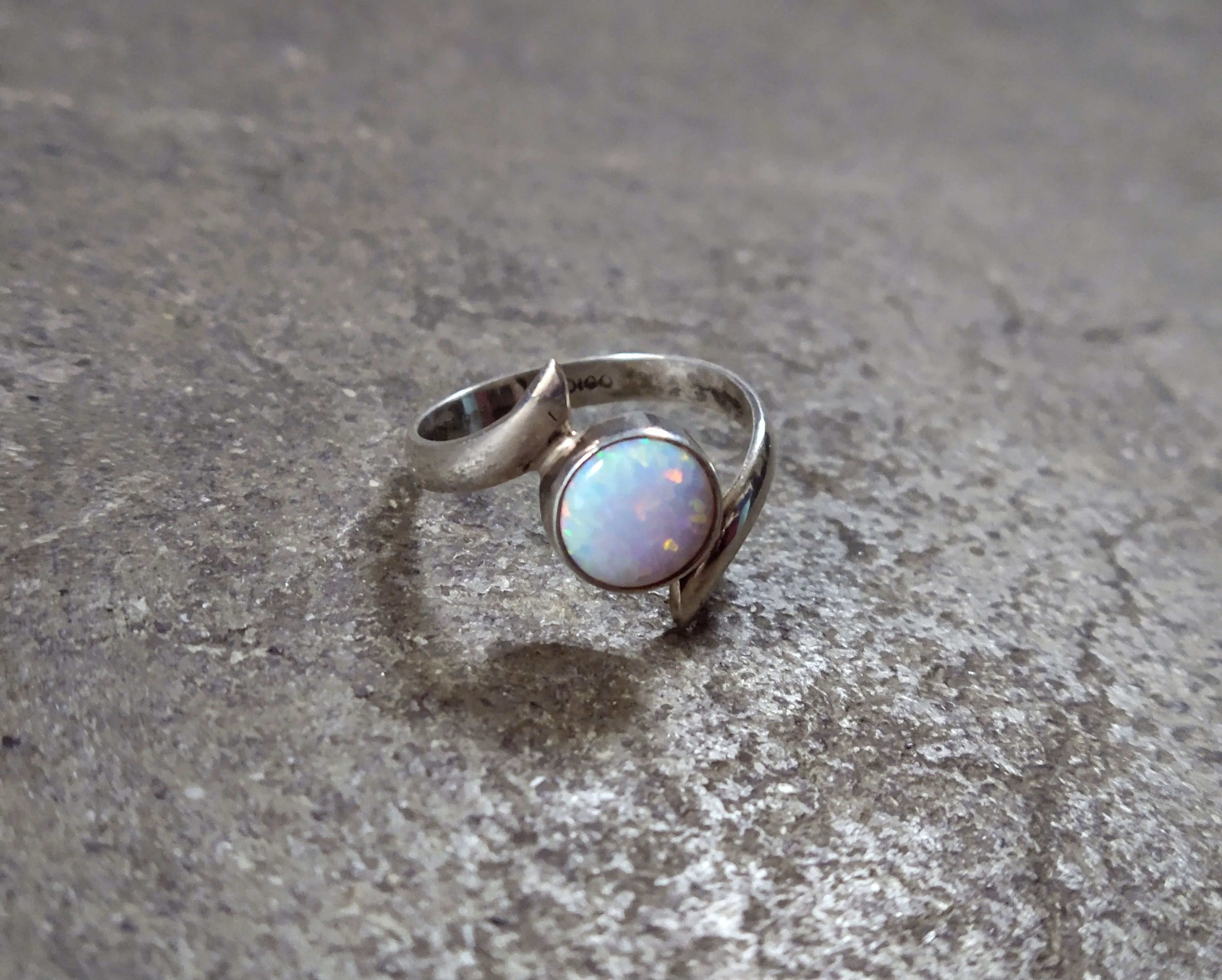 Jewelry Sterling Silver Ring Faux Fire Opal 7.5 Modern Bypass Size ONE SIZE - 1 Thumbnail