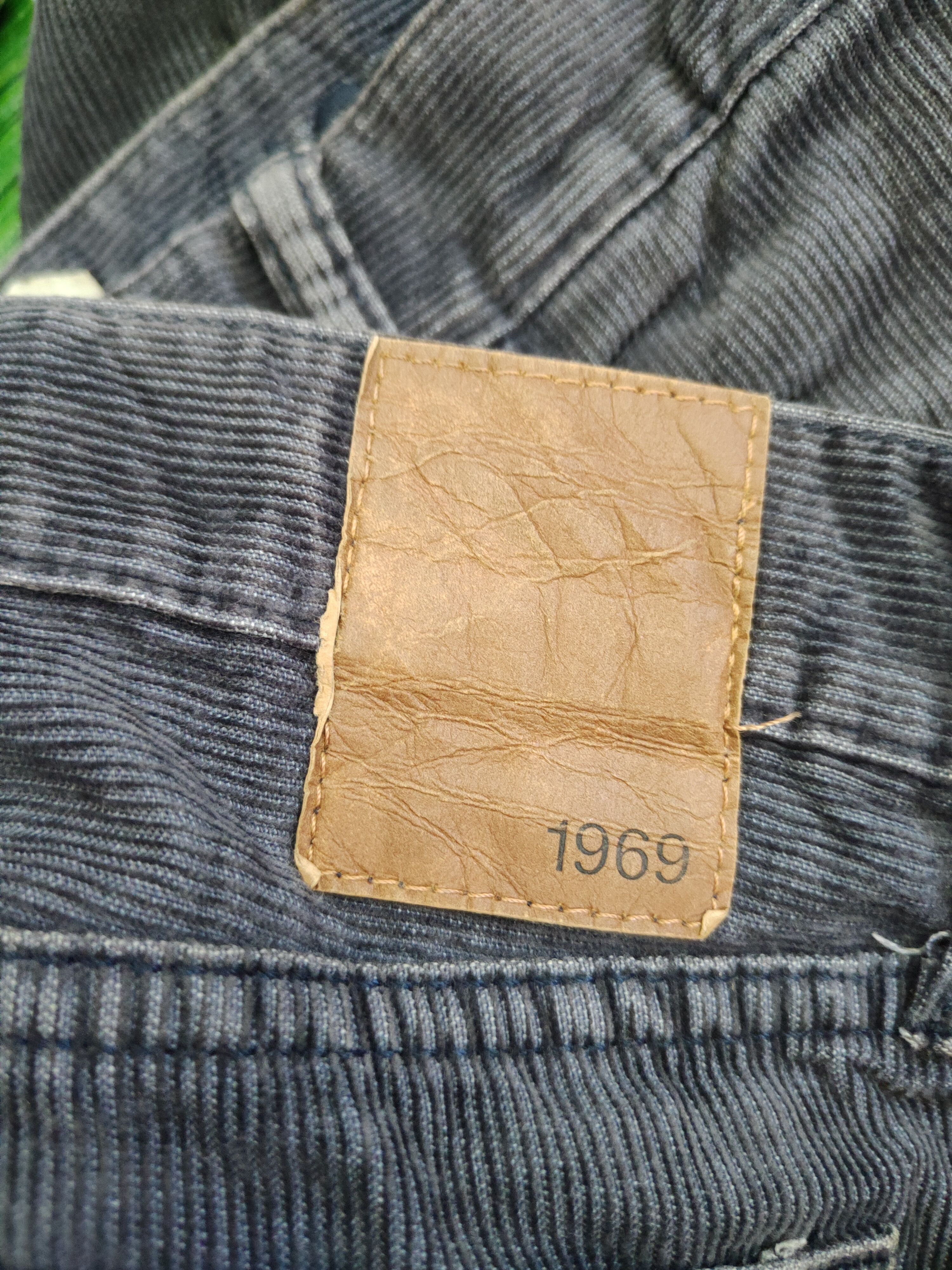 Gap GAP 1969 Gray Faded corduroy Denim #5975 Size US 33 - 12 Thumbnail