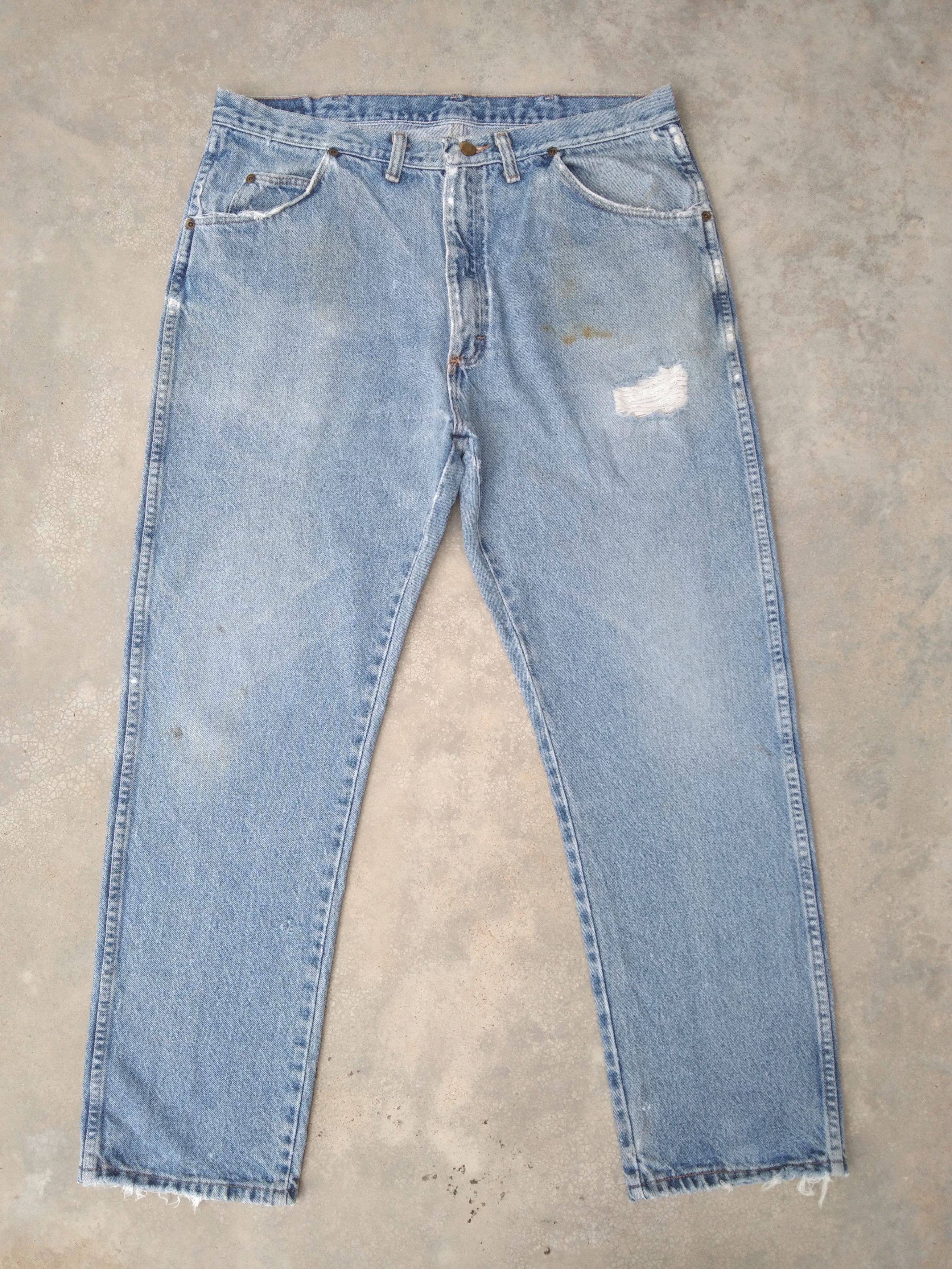 Japanese Brand 90s Vintage Wrangler Made In USA Distressed Jeans 36x30 Size US 36 / EU 52 - 1 Thumbnail