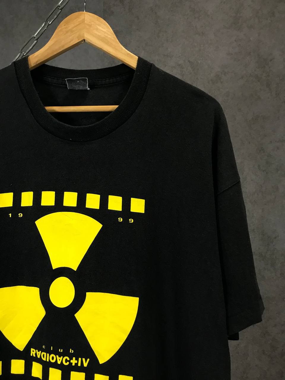 Vintage Radioactive 1999 made in USA vintage tee Size US XXL / EU 58 / 5 - 2 Thumbnail