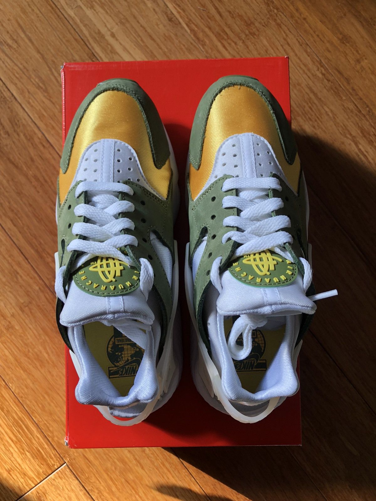 Nike × Stussy US 5 NIKE HUARACHE LE STUSSY olive green white yellow Size US 5 / EU 37 - 2 Thumbnail