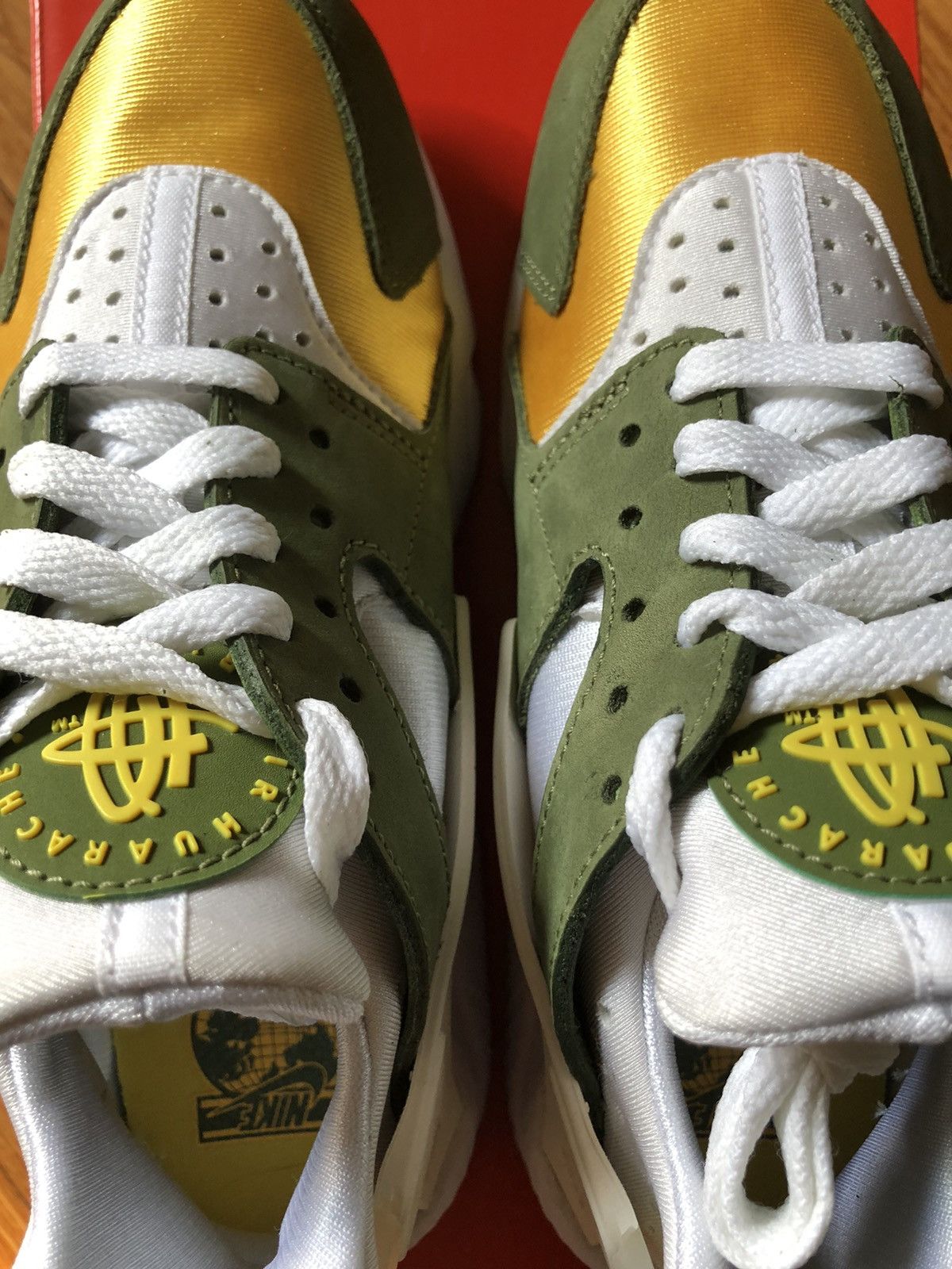 Nike × Stussy US 5 NIKE HUARACHE LE STUSSY olive green white yellow Size US 5 / EU 37 - 5 Thumbnail