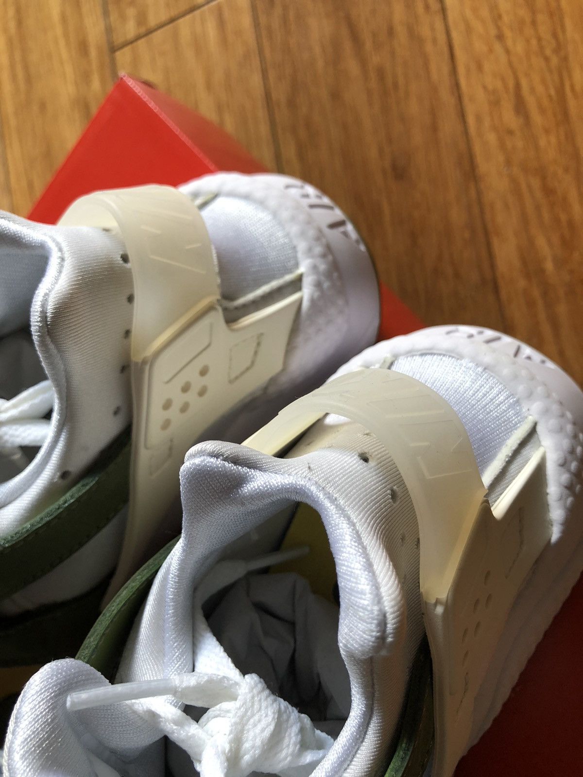 Nike × Stussy US 5 NIKE HUARACHE LE STUSSY olive green white yellow Size US 5 / EU 37 - 7 Thumbnail
