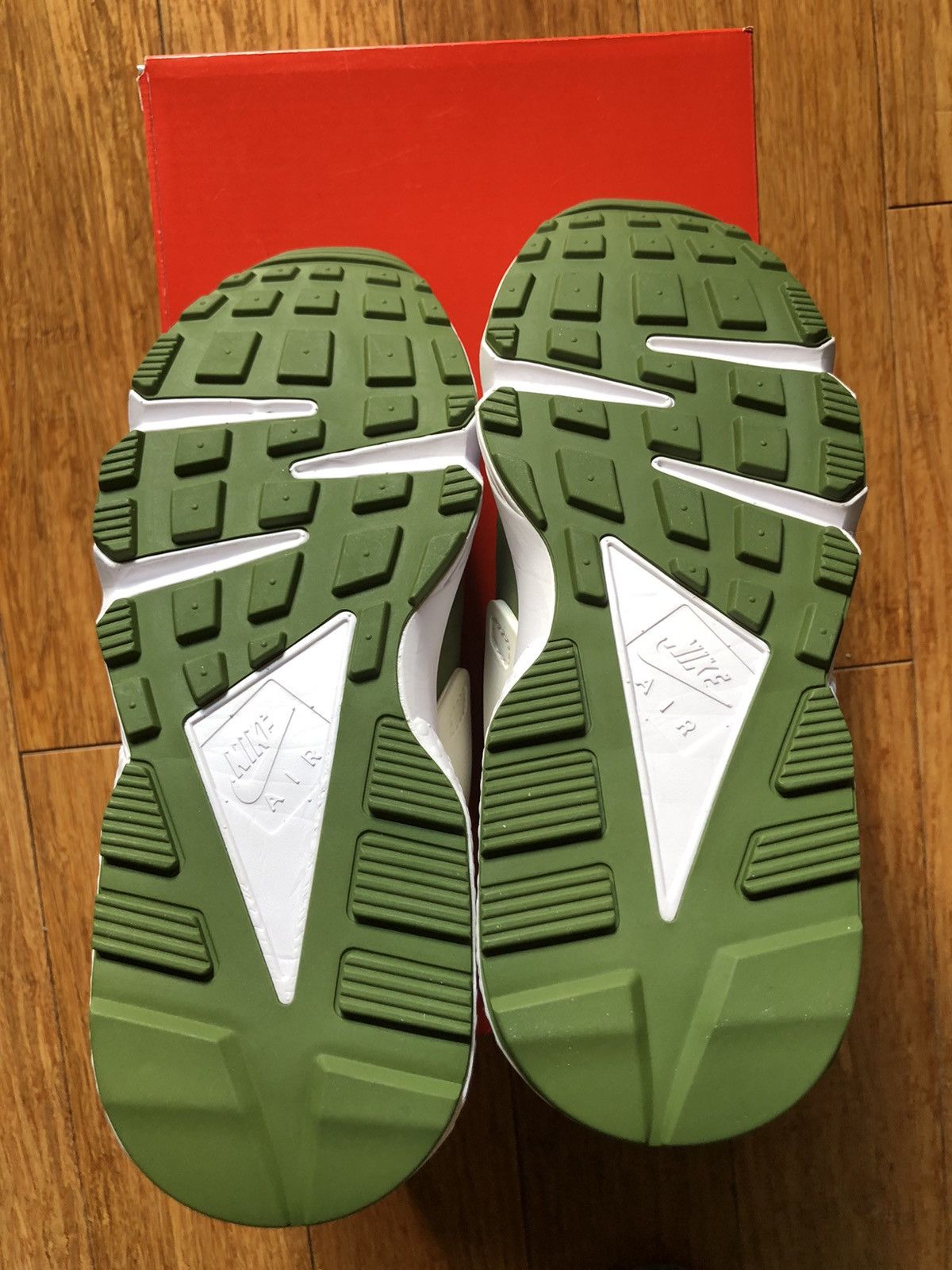 Nike × Stussy US 5 NIKE HUARACHE LE STUSSY olive green white yellow Size US 5 / EU 37 - 8 Thumbnail