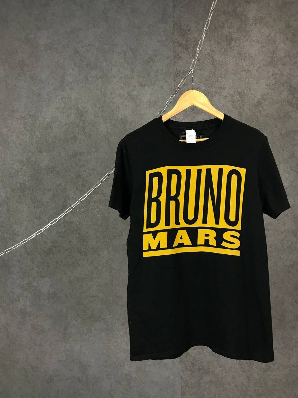 Band Tees Bruno Mars band tour tee Size US M / EU 48-50 / 2 - 1 Thumbnail