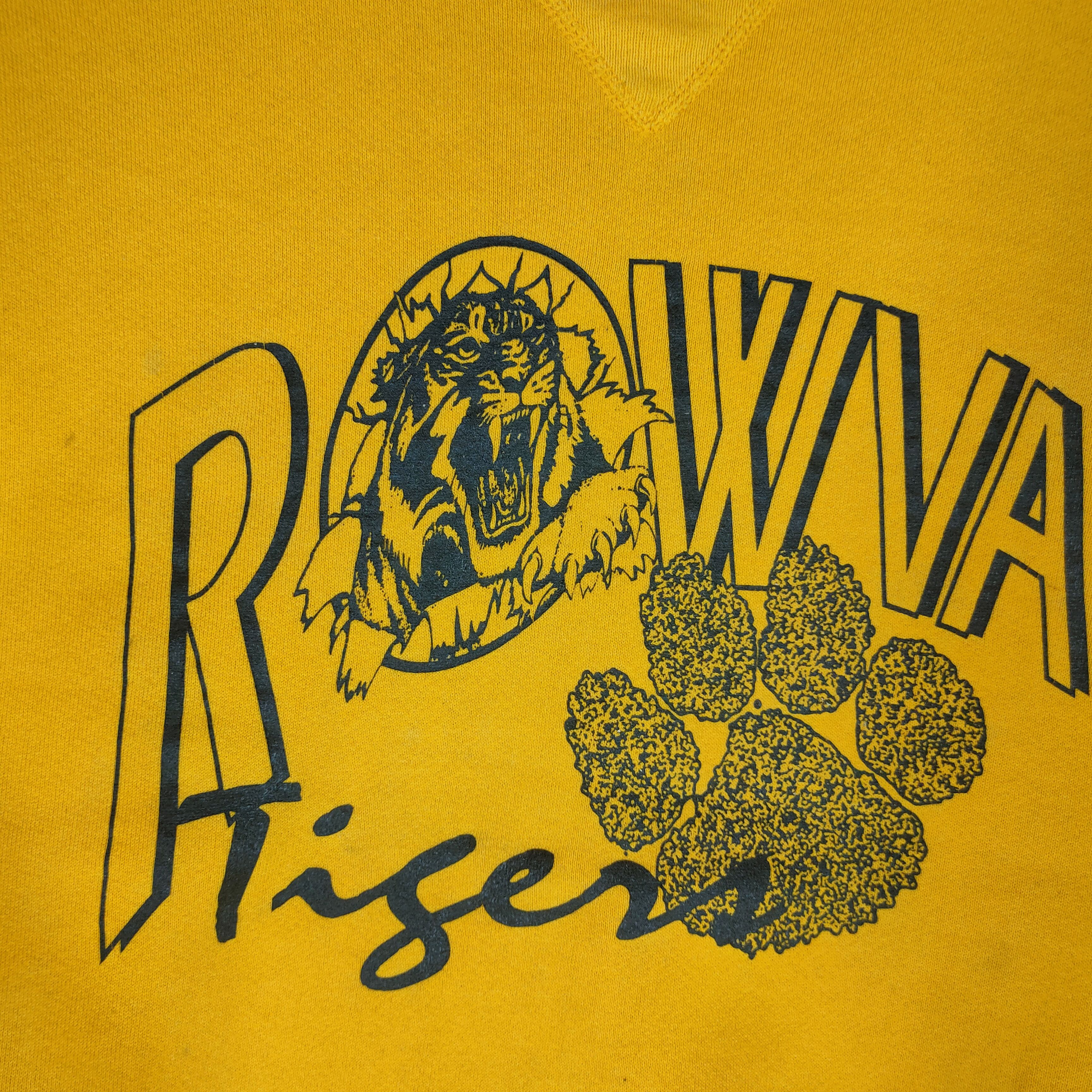 Russell Athletic Vintage 90s ROWVA TIGERS Basketball Spellout Sweatshirt Size US M / EU 48-50 / 2 - 3 Thumbnail