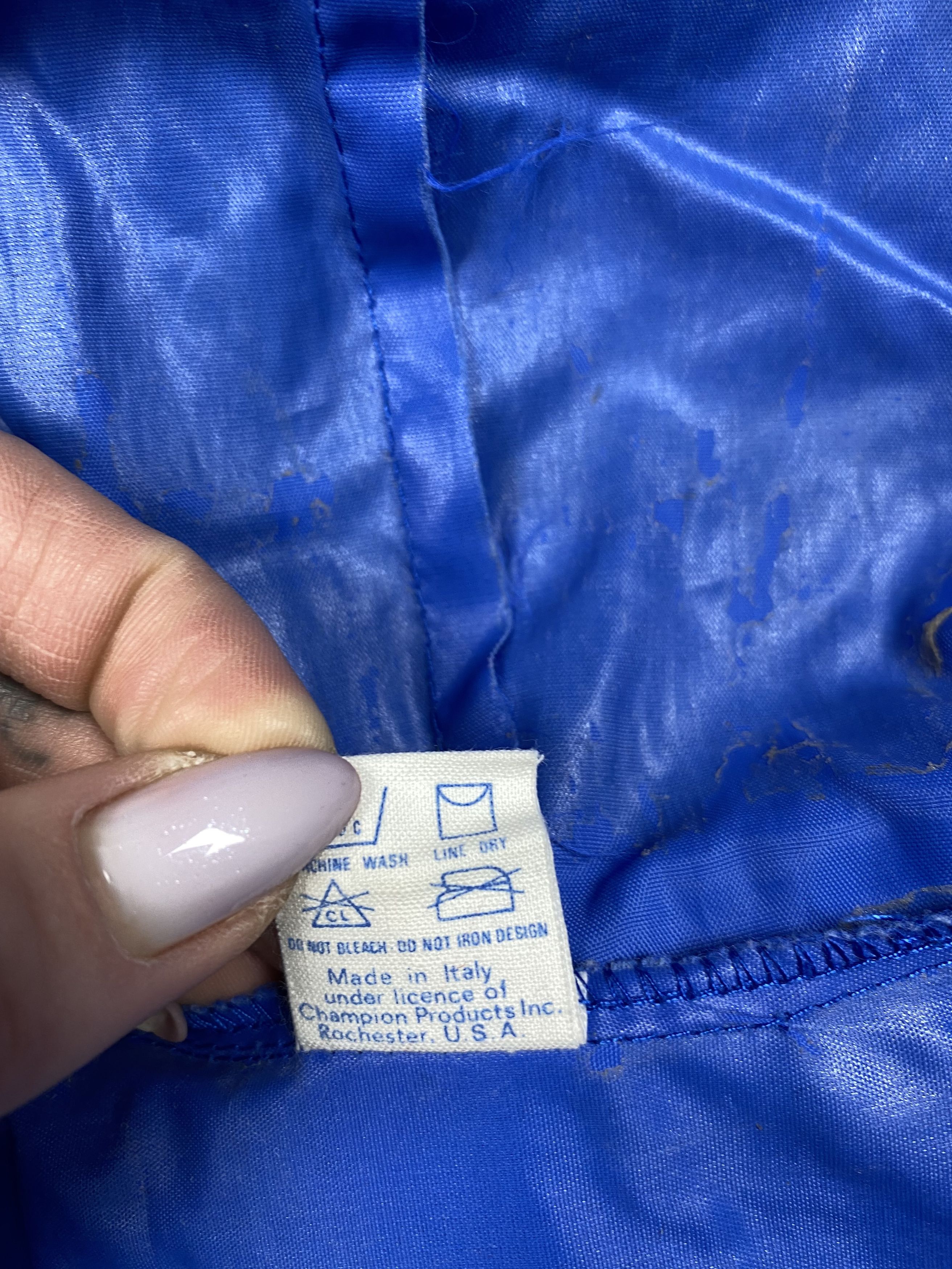 Champion Champion USA 90s Vintage Faded Nylon Jacket Size US L / EU 52-54 / 3 - 7 Thumbnail