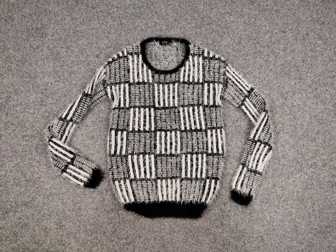 Japanese Brand Vintage 90's Japanese Pattern Mohair Style Crewneck Sweater Size US S / EU 44-46 / 1 - 12 Thumbnail