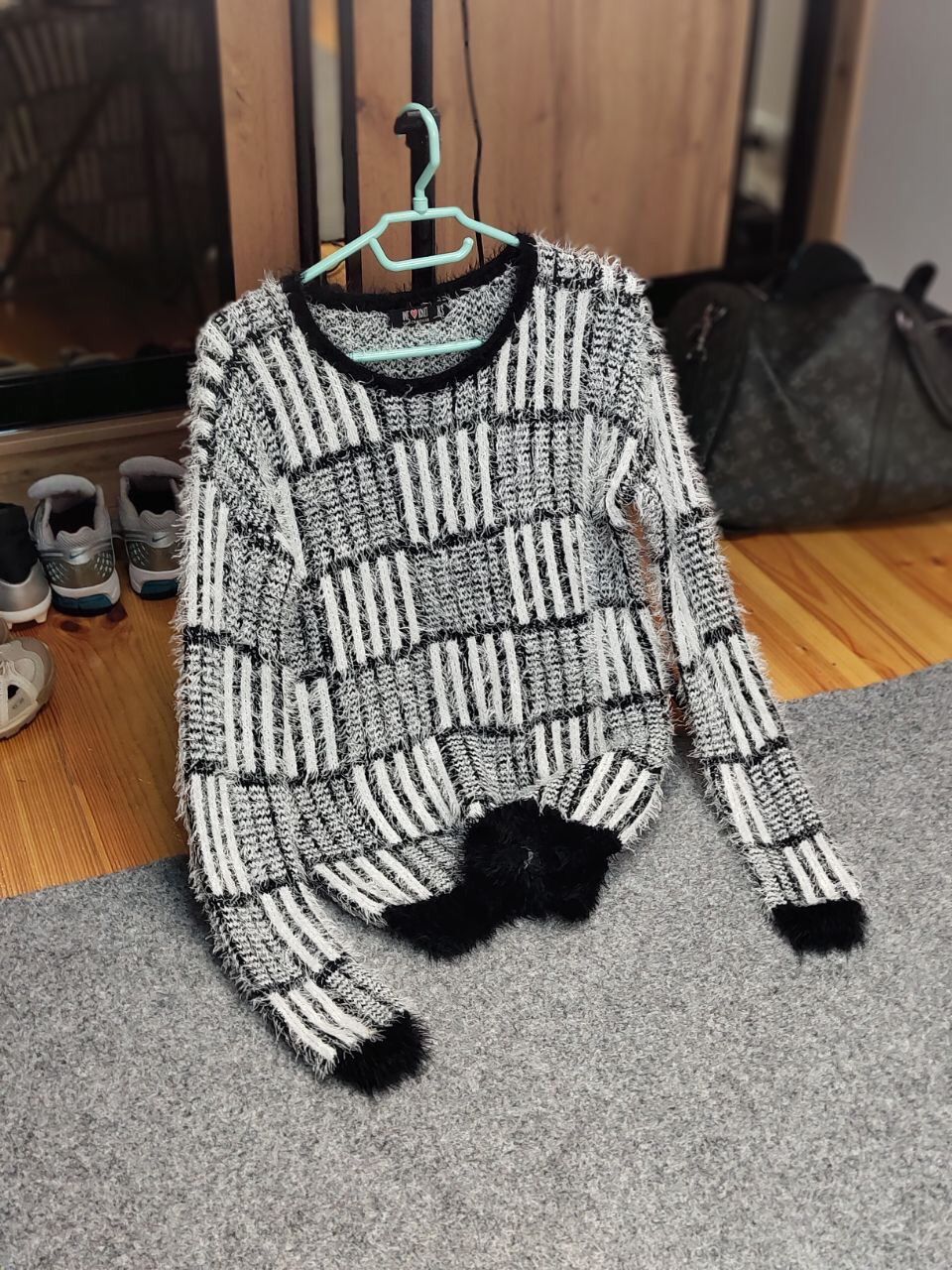 Japanese Brand Vintage 90's Japanese Pattern Mohair Style Crewneck Sweater Size US S / EU 44-46 / 1 - 18 Thumbnail
