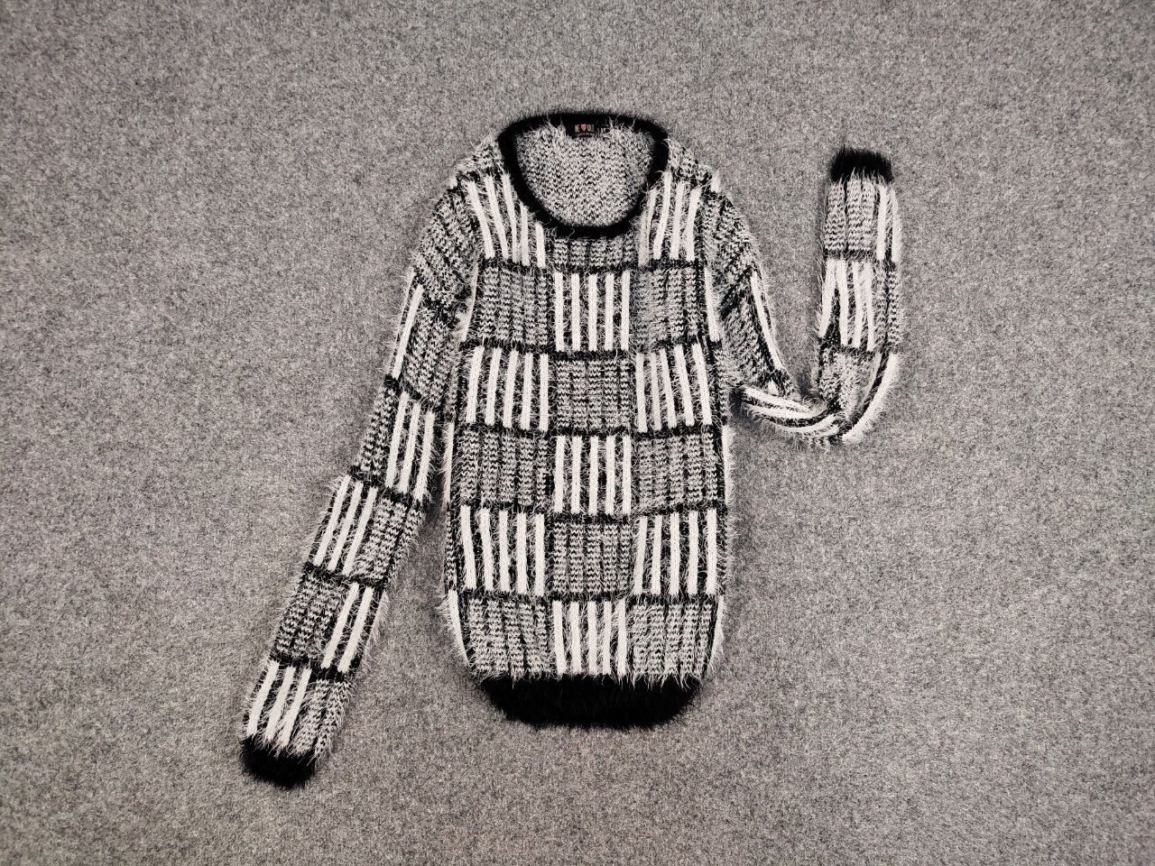 Japanese Brand Vintage 90's Japanese Pattern Mohair Style Crewneck Sweater Size US S / EU 44-46 / 1 - 11 Thumbnail