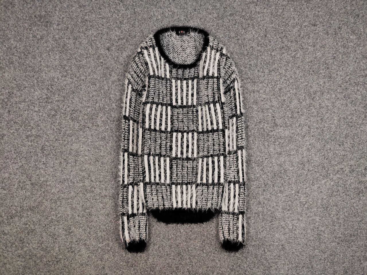 Japanese Brand Vintage 90's Japanese Pattern Mohair Style Crewneck Sweater Size US S / EU 44-46 / 1 - 1 Thumbnail