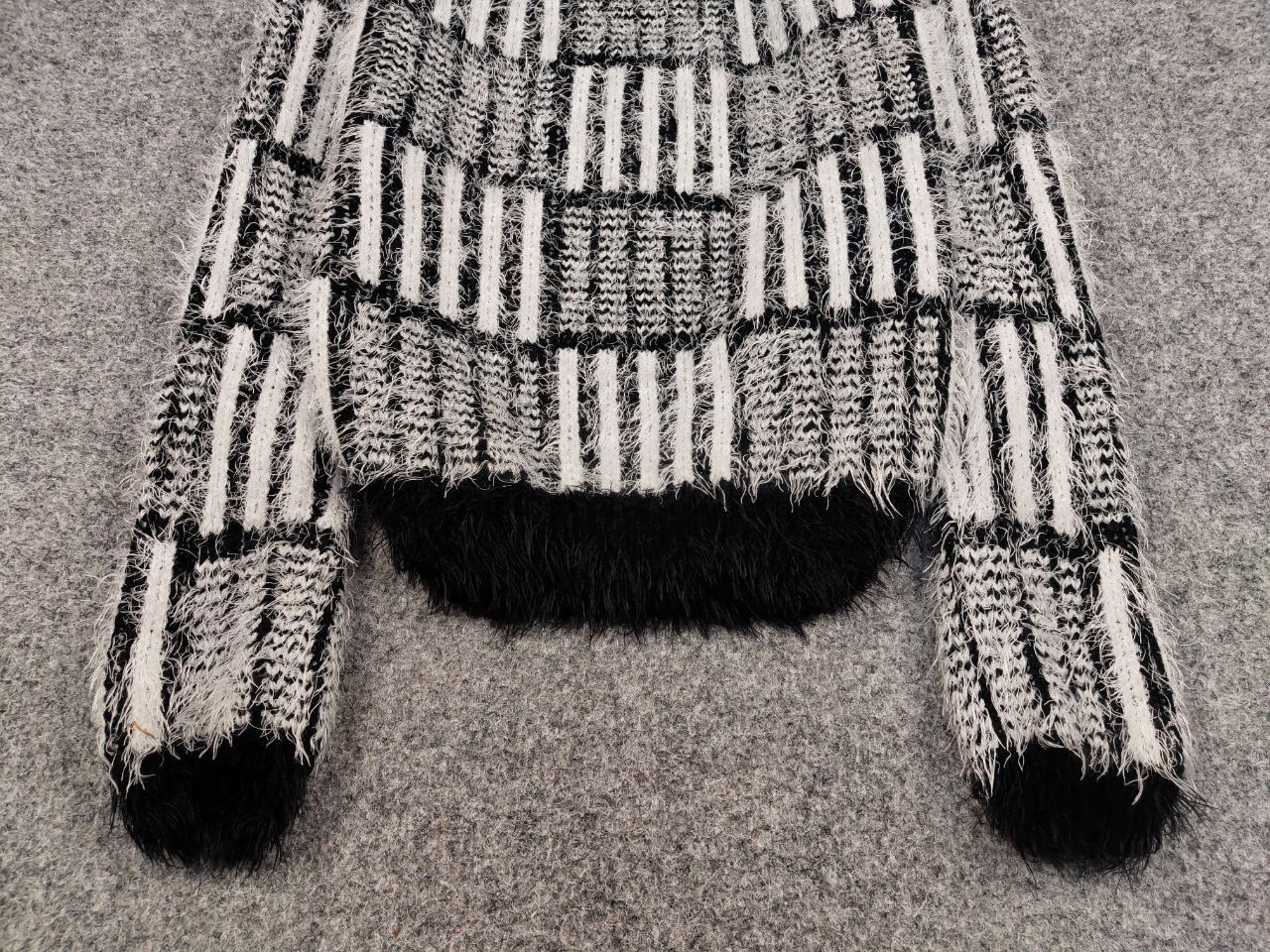 Japanese Brand Vintage 90's Japanese Pattern Mohair Style Crewneck Sweater Size US S / EU 44-46 / 1 - 9 Thumbnail
