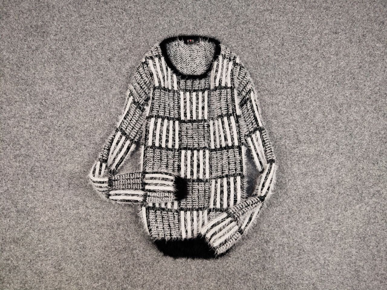 Japanese Brand Vintage 90's Japanese Pattern Mohair Style Crewneck Sweater Size US S / EU 44-46 / 1 - 10 Thumbnail