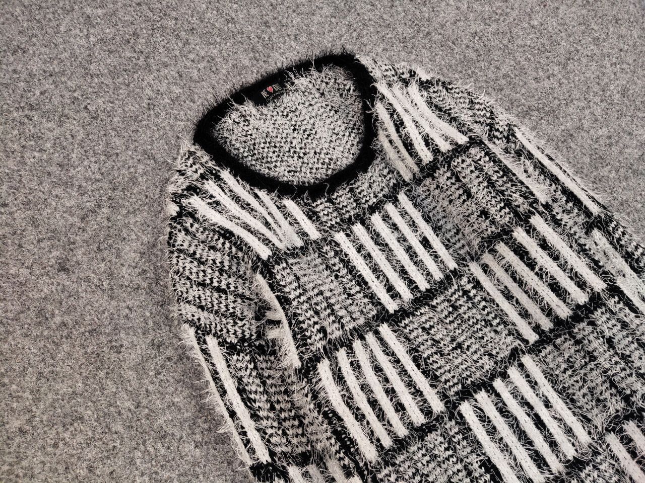 Japanese Brand Vintage 90's Japanese Pattern Mohair Style Crewneck Sweater Size US S / EU 44-46 / 1 - 7 Thumbnail