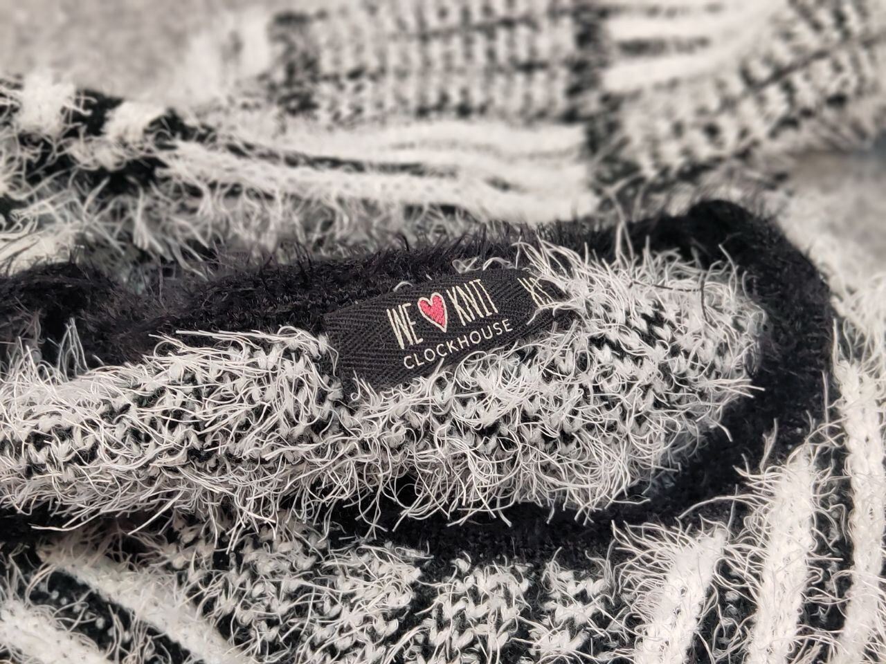 Japanese Brand Vintage 90's Japanese Pattern Mohair Style Crewneck Sweater Size US S / EU 44-46 / 1 - 16 Thumbnail
