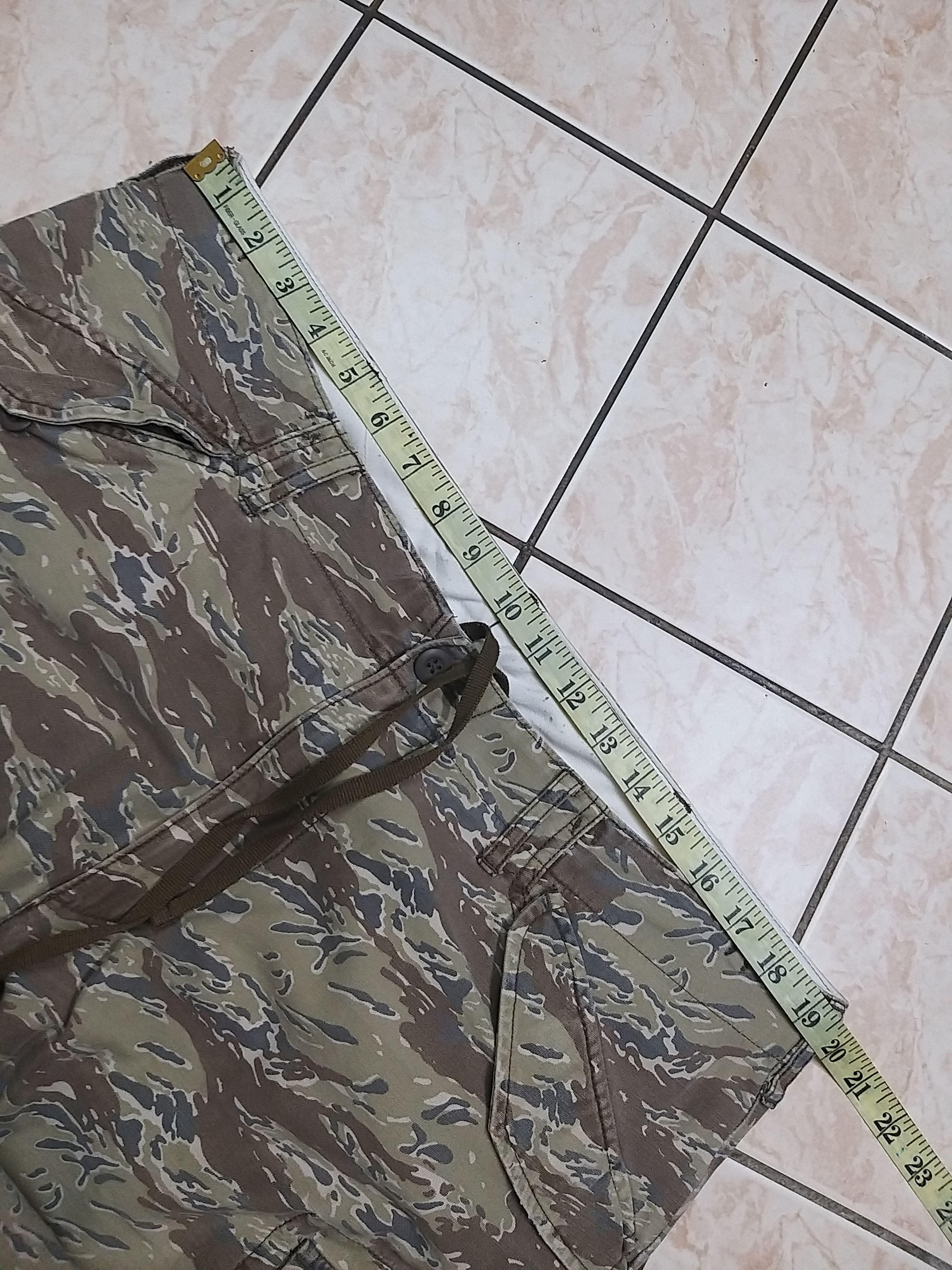 Japanese Brand UNIQLO TIGER STRIPE CAMO MILITARY ARMY CARGO PANT Size US 39 - 11 Thumbnail