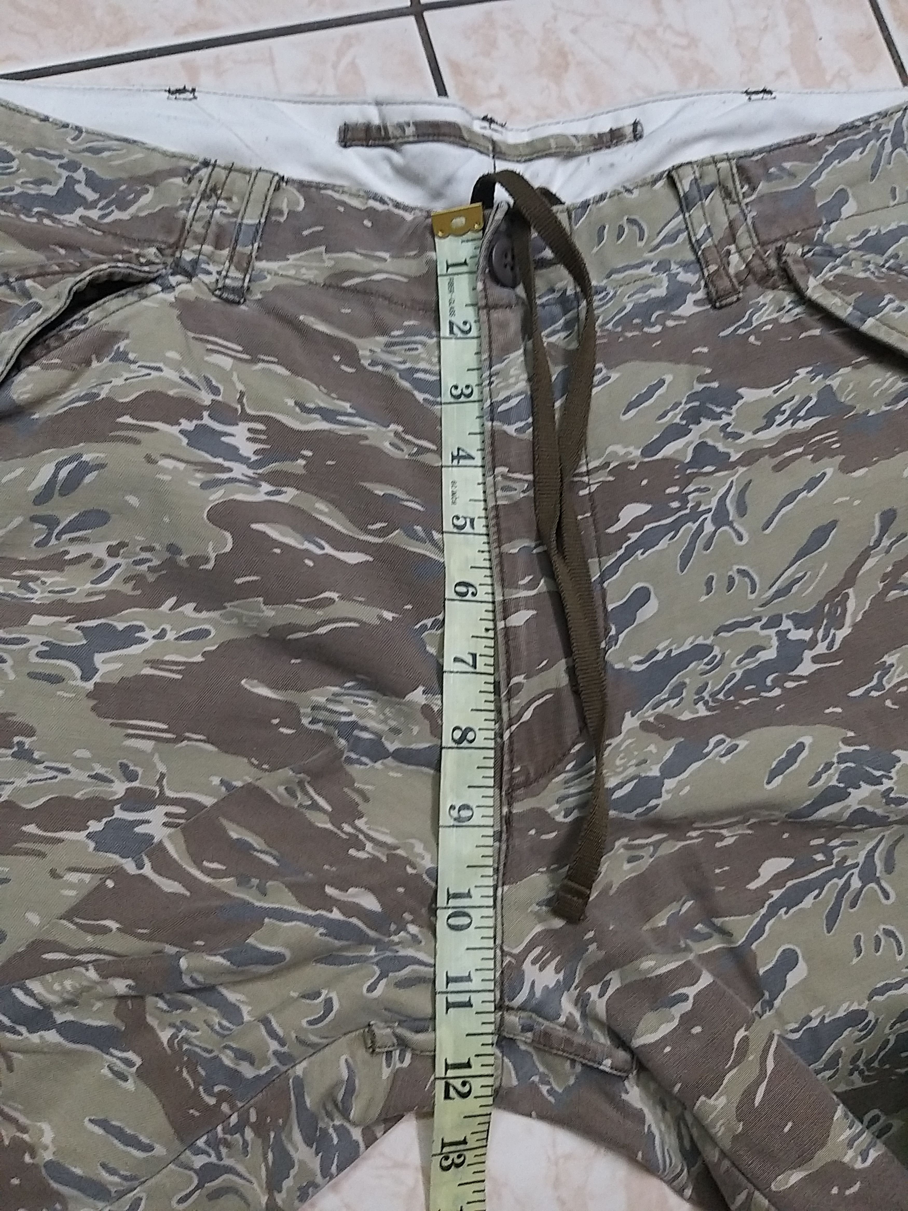 Japanese Brand UNIQLO TIGER STRIPE CAMO MILITARY ARMY CARGO PANT Size US 39 - 12 Thumbnail