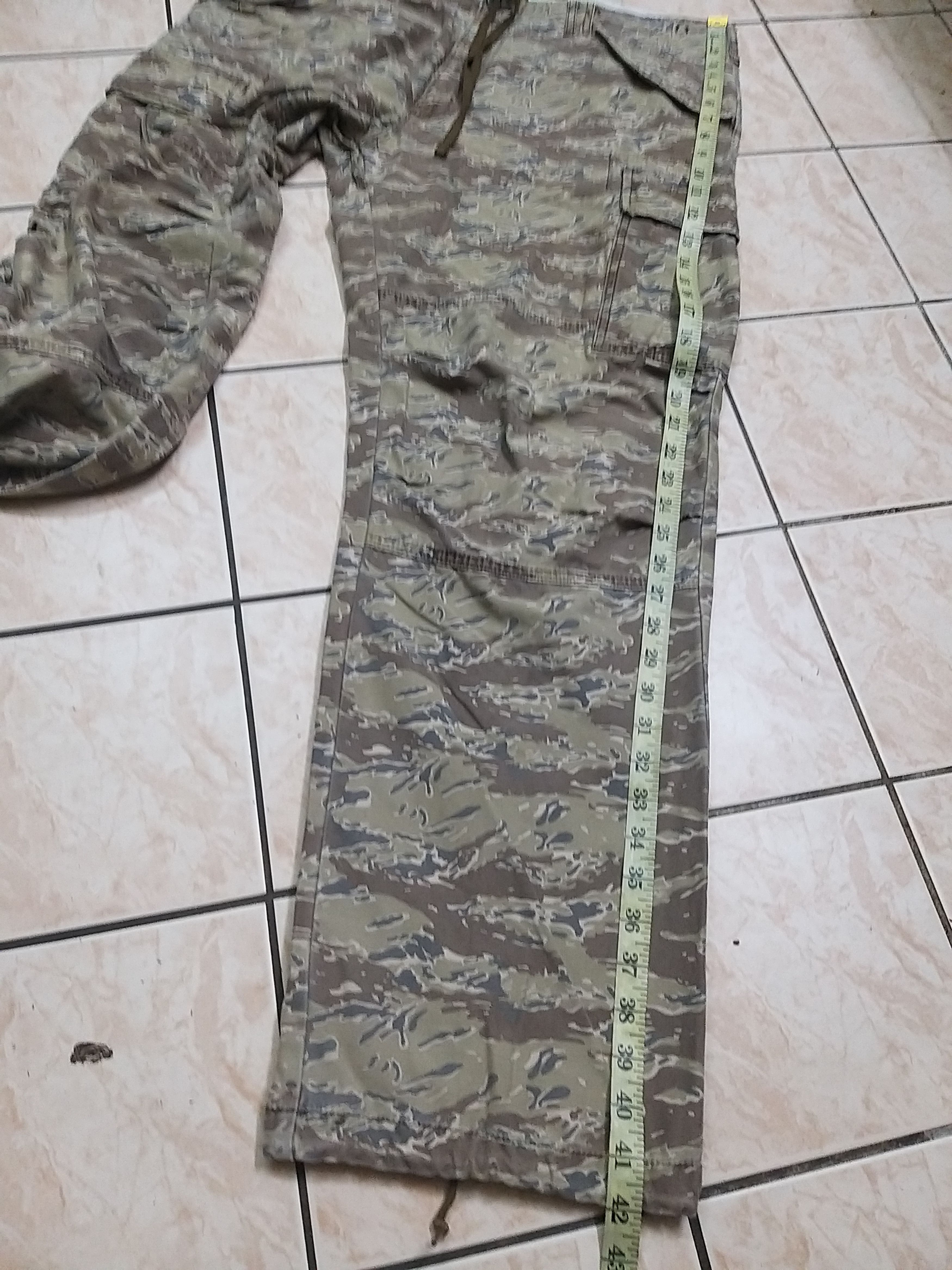 Japanese Brand UNIQLO TIGER STRIPE CAMO MILITARY ARMY CARGO PANT Size US 39 - 14 Thumbnail